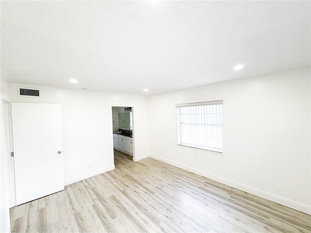 2710 Riverside Drive 201-a Property Photo 17