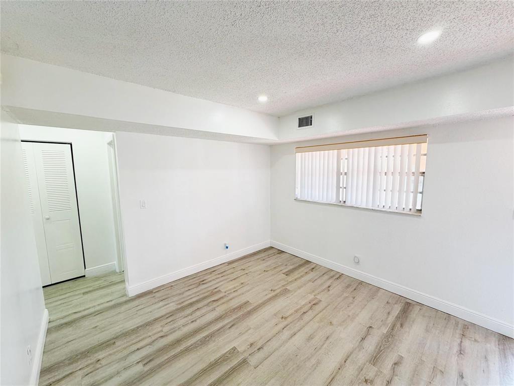 2710 Riverside Drive 201-a Property Photo 28