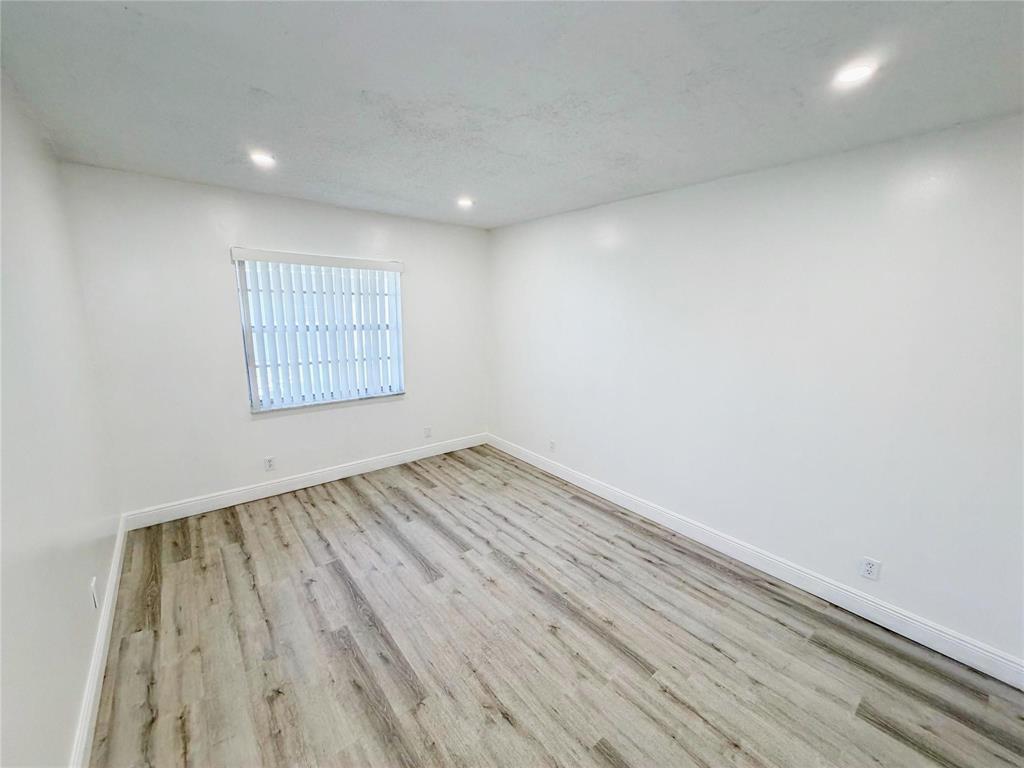 2710 Riverside Drive 201-a Property Photo 29