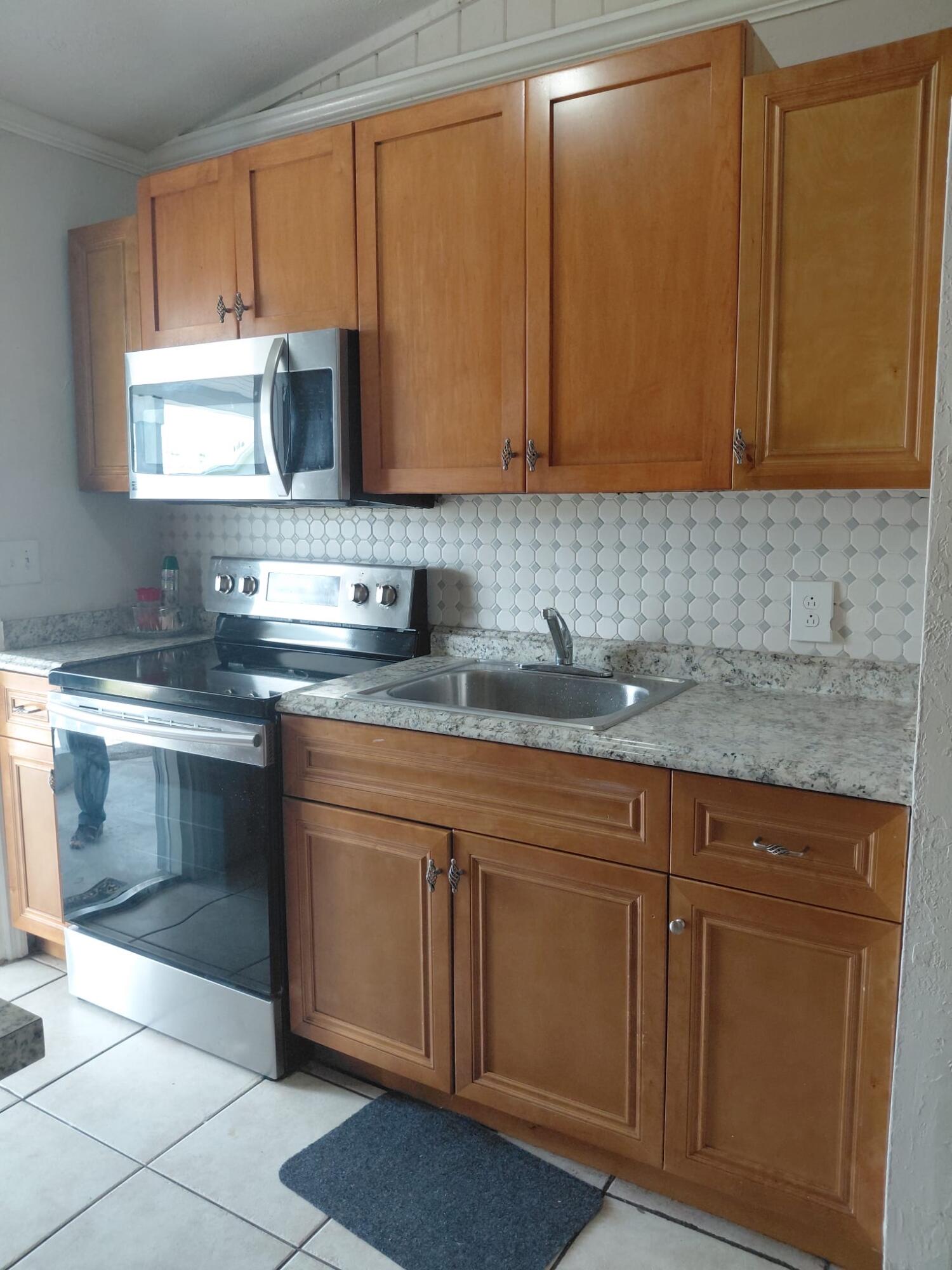 4610 Belvedere Road Unit 2 Property Photo 9