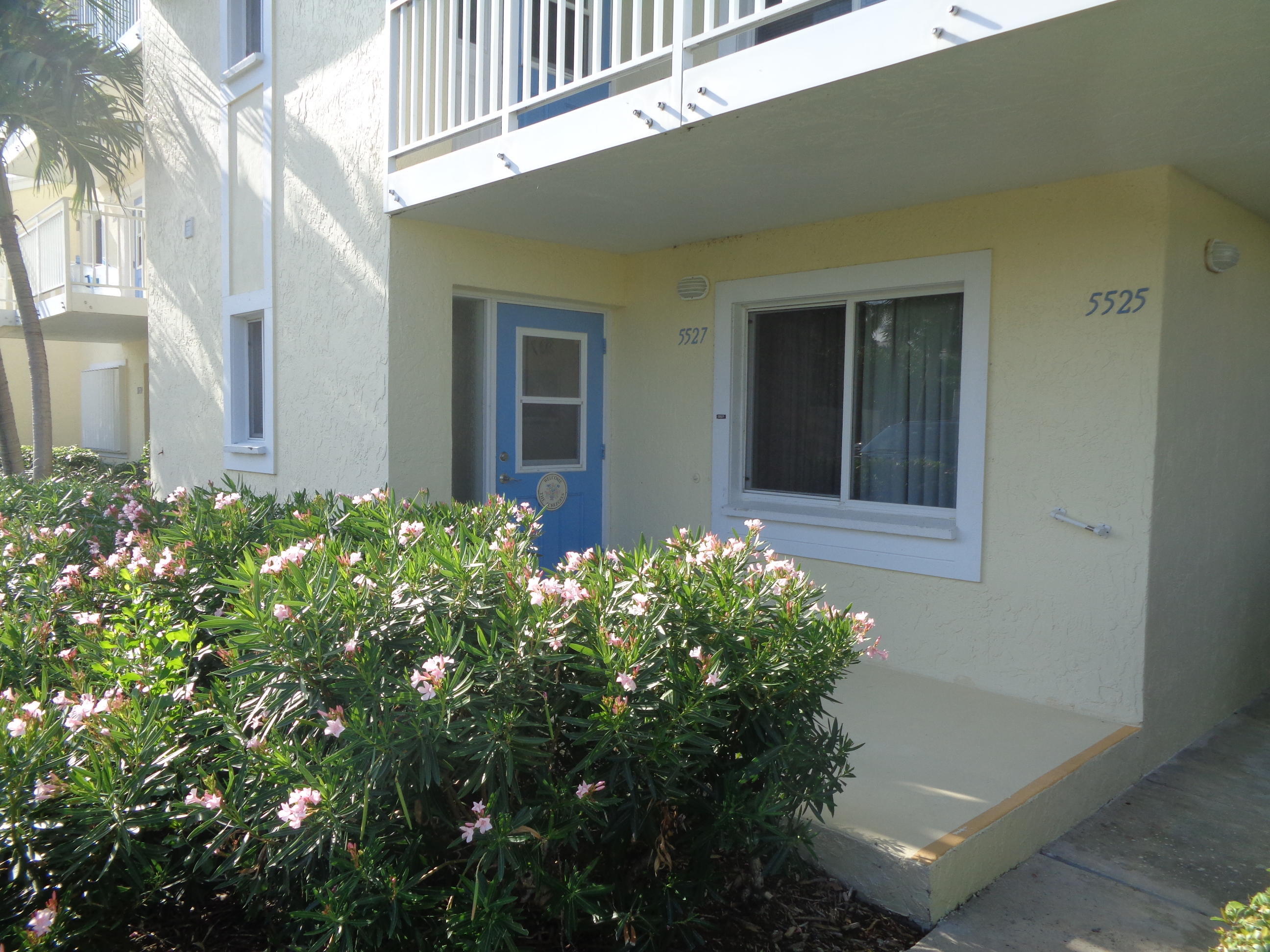 5527 NE GULFSTREAM Way Property Photo 1
