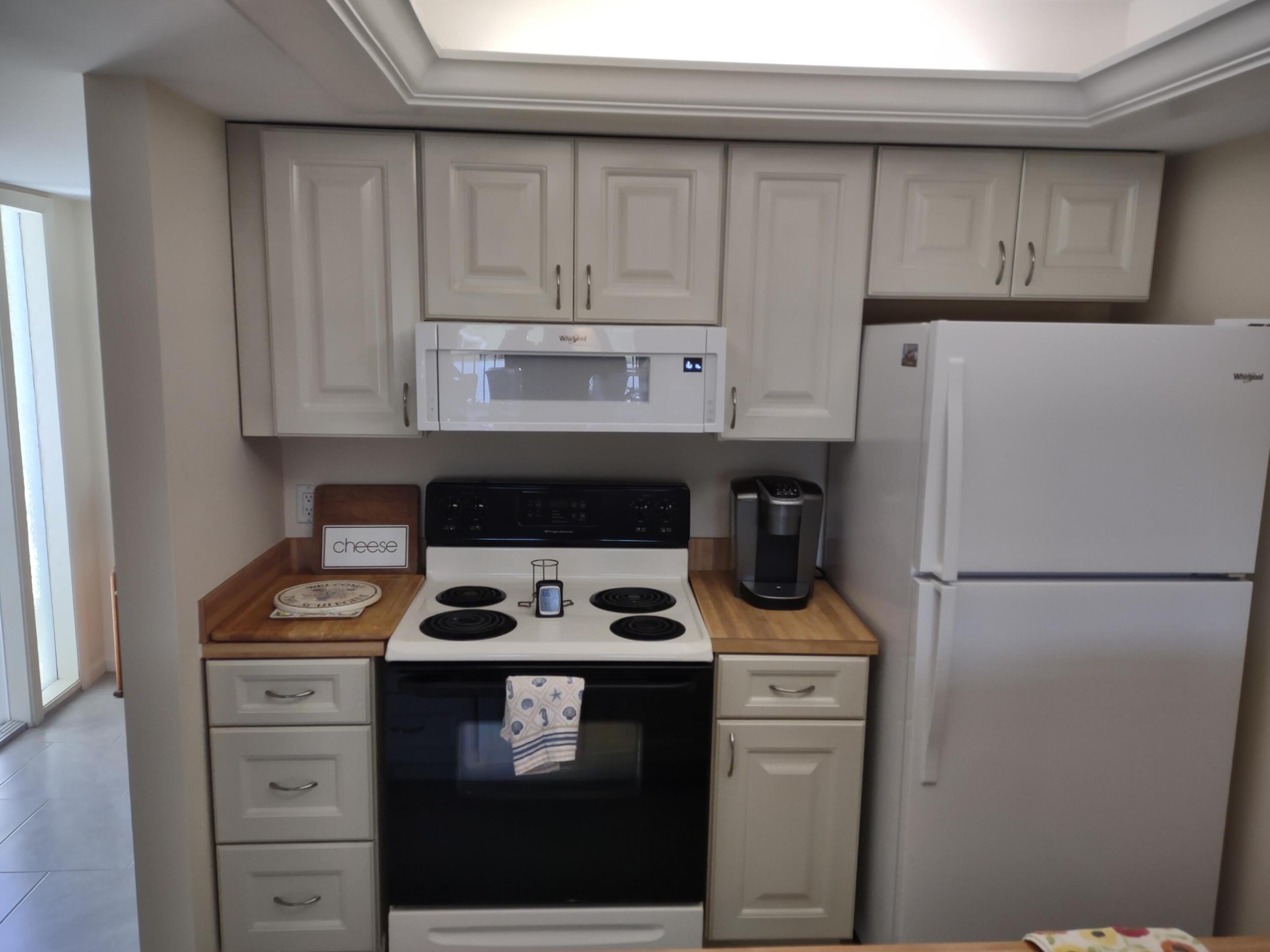 5527 Ne Gulfstream Way Property Photo 7