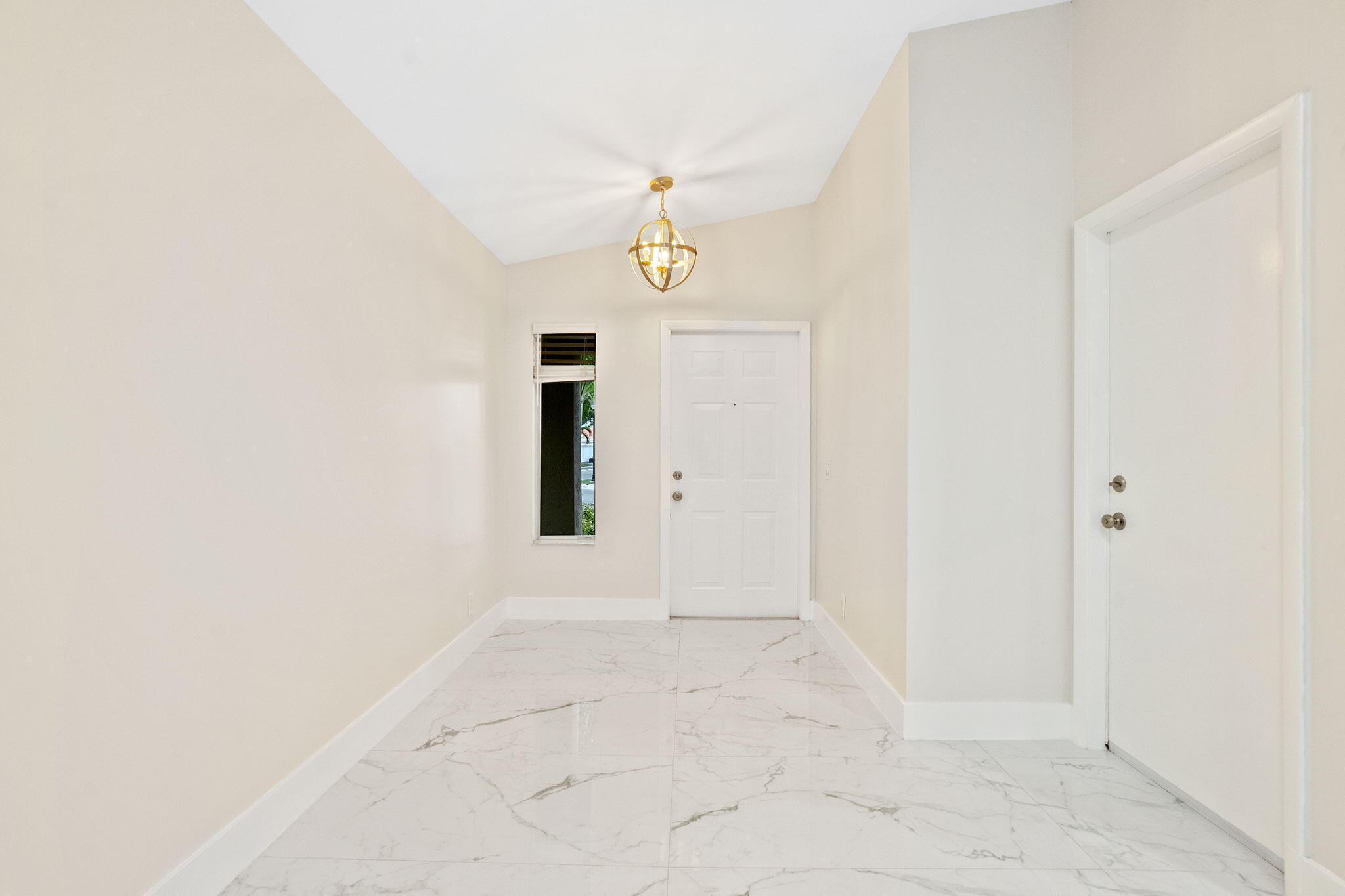 4498 Dogwood Circle Property Photo 5