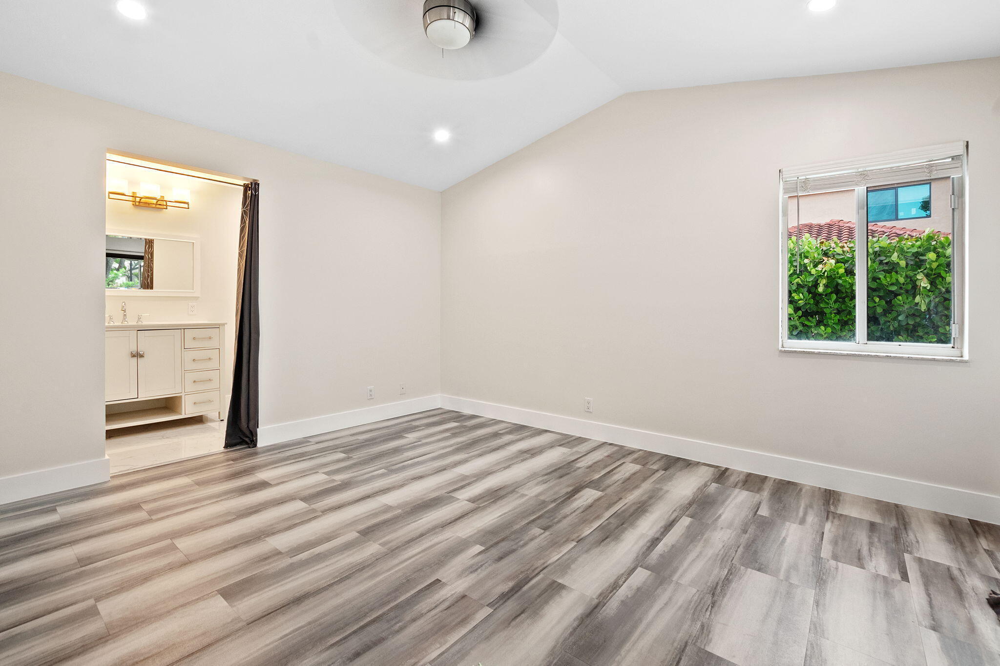 4498 Dogwood Circle Property Photo 14