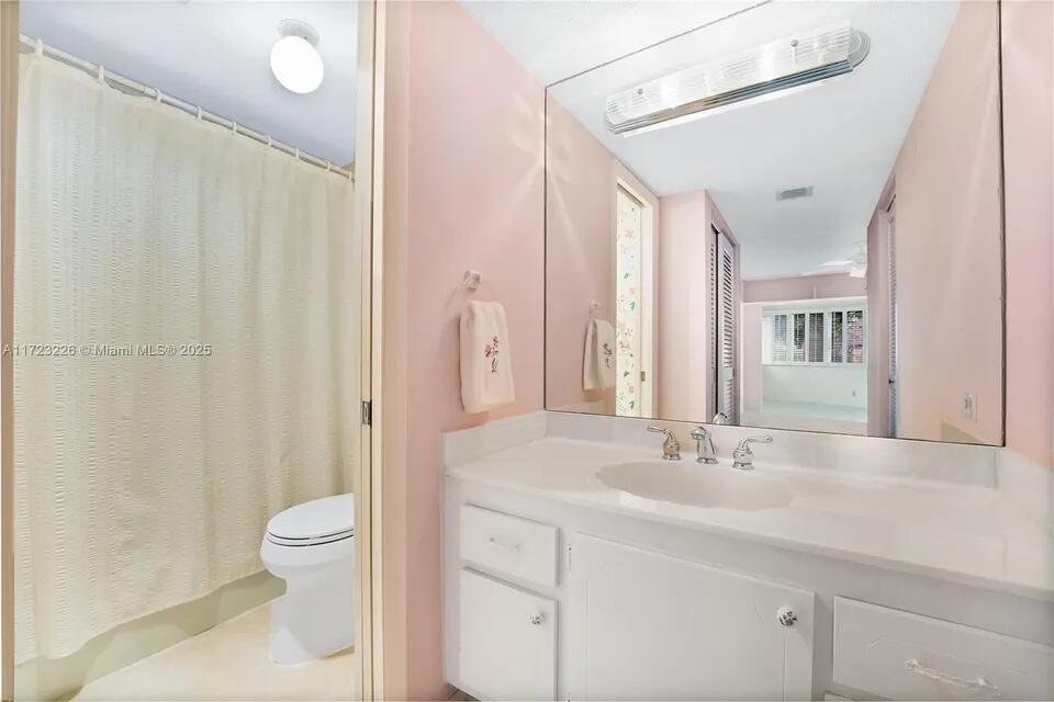 2532 Boundbrook Drive S 104 Property Photo 10