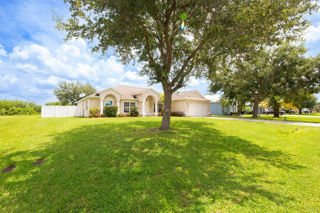 2606 Serenity Circle N Property Photo 4