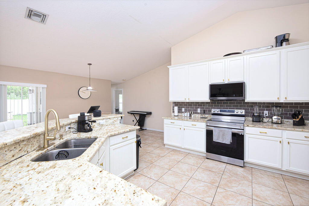 2606 Serenity Circle N Property Photo 15