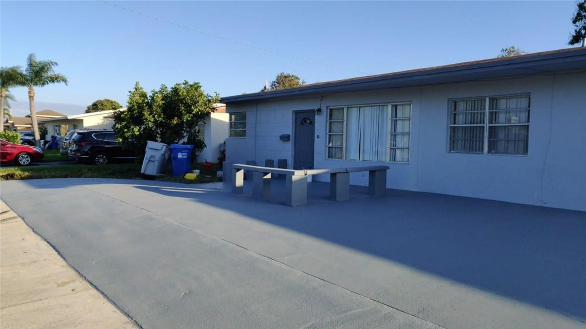 160 NW 15TH Place Property Photo 1