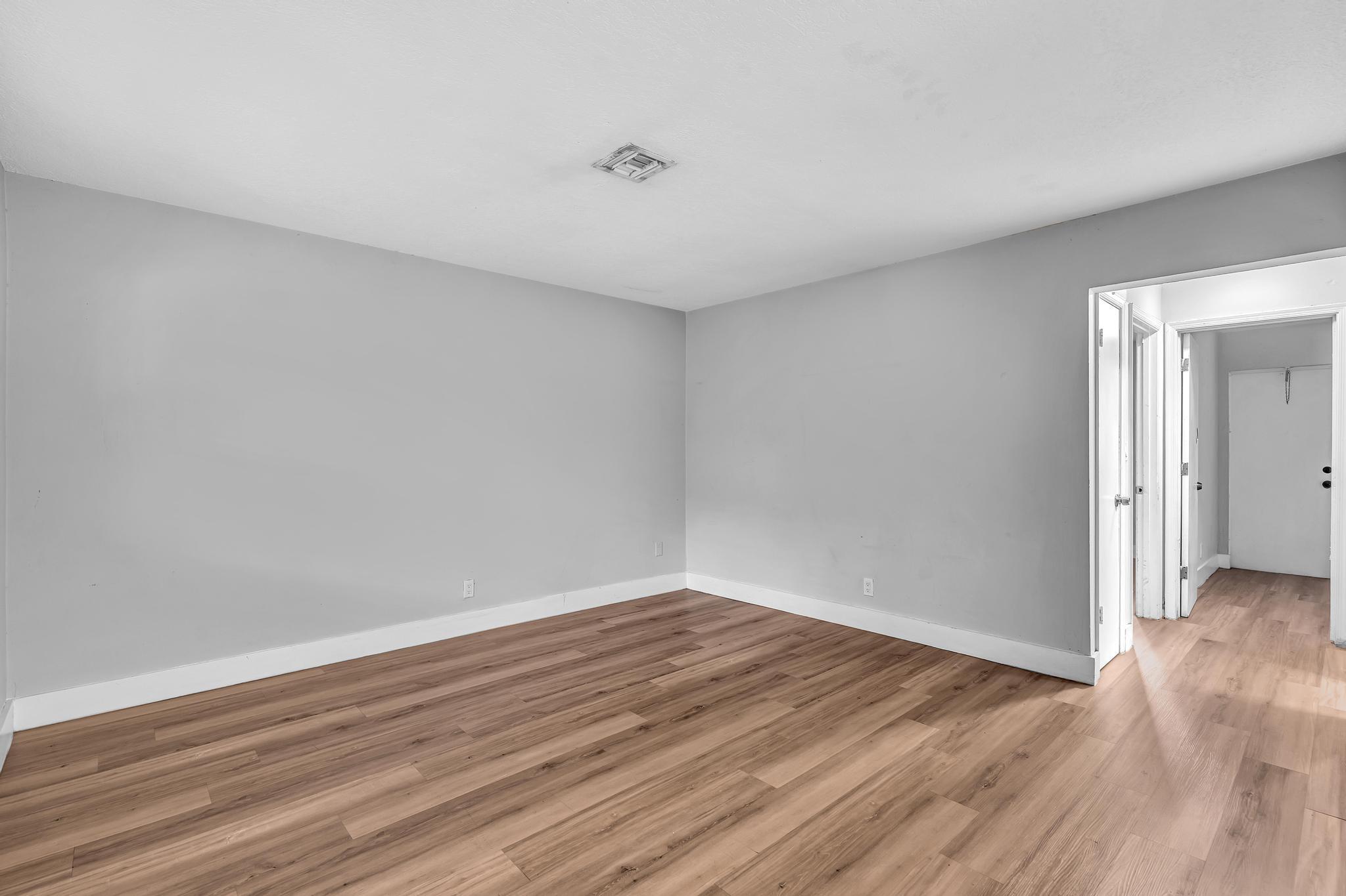 232 Se 9th Avenue 2 Property Photo 6
