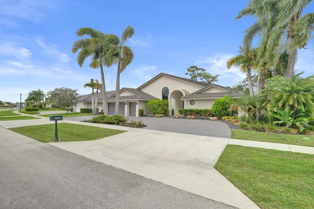 10875 Boca Woods Lane Property Photo 3