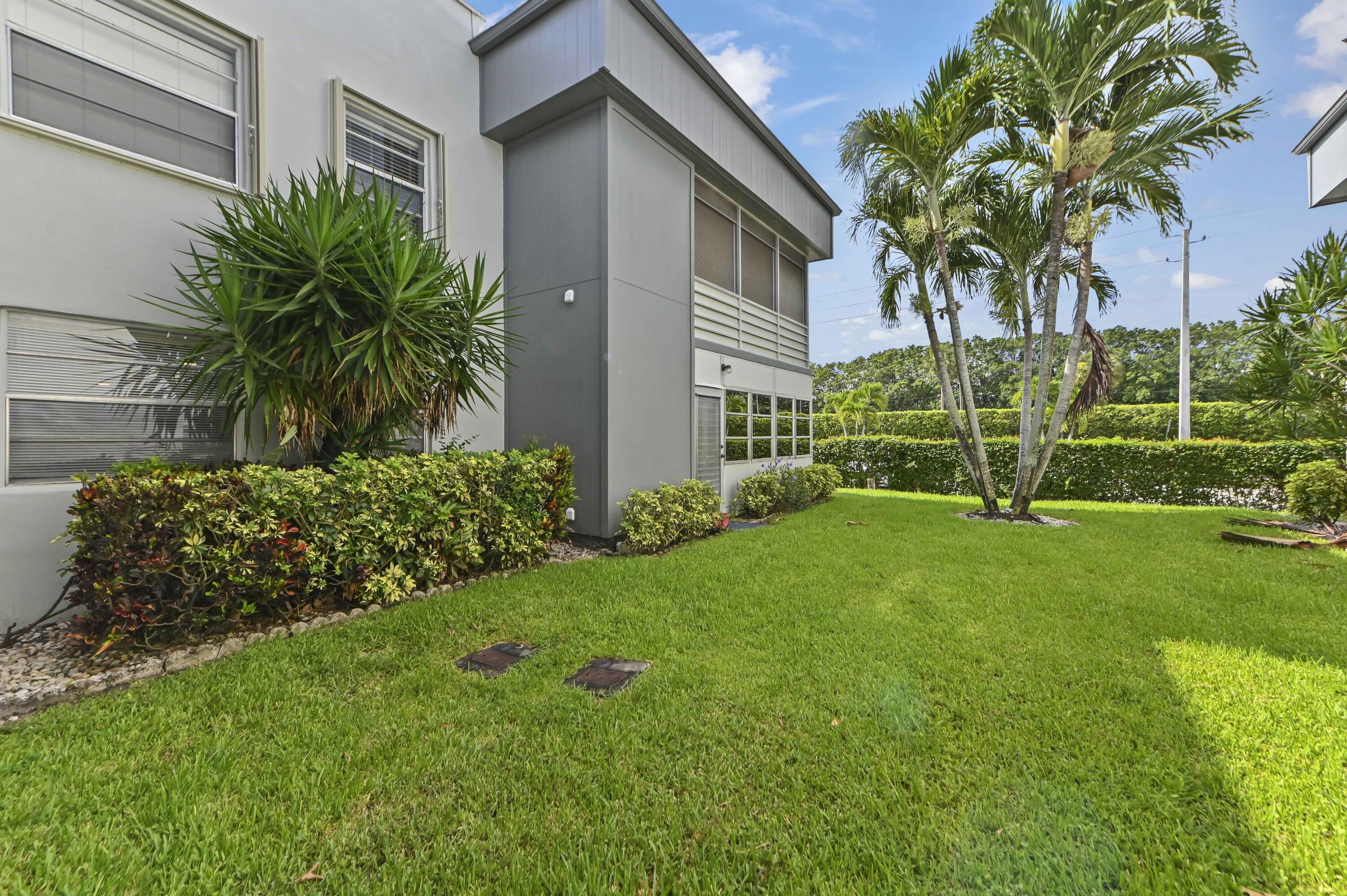 548 Capri L Property Photo 22