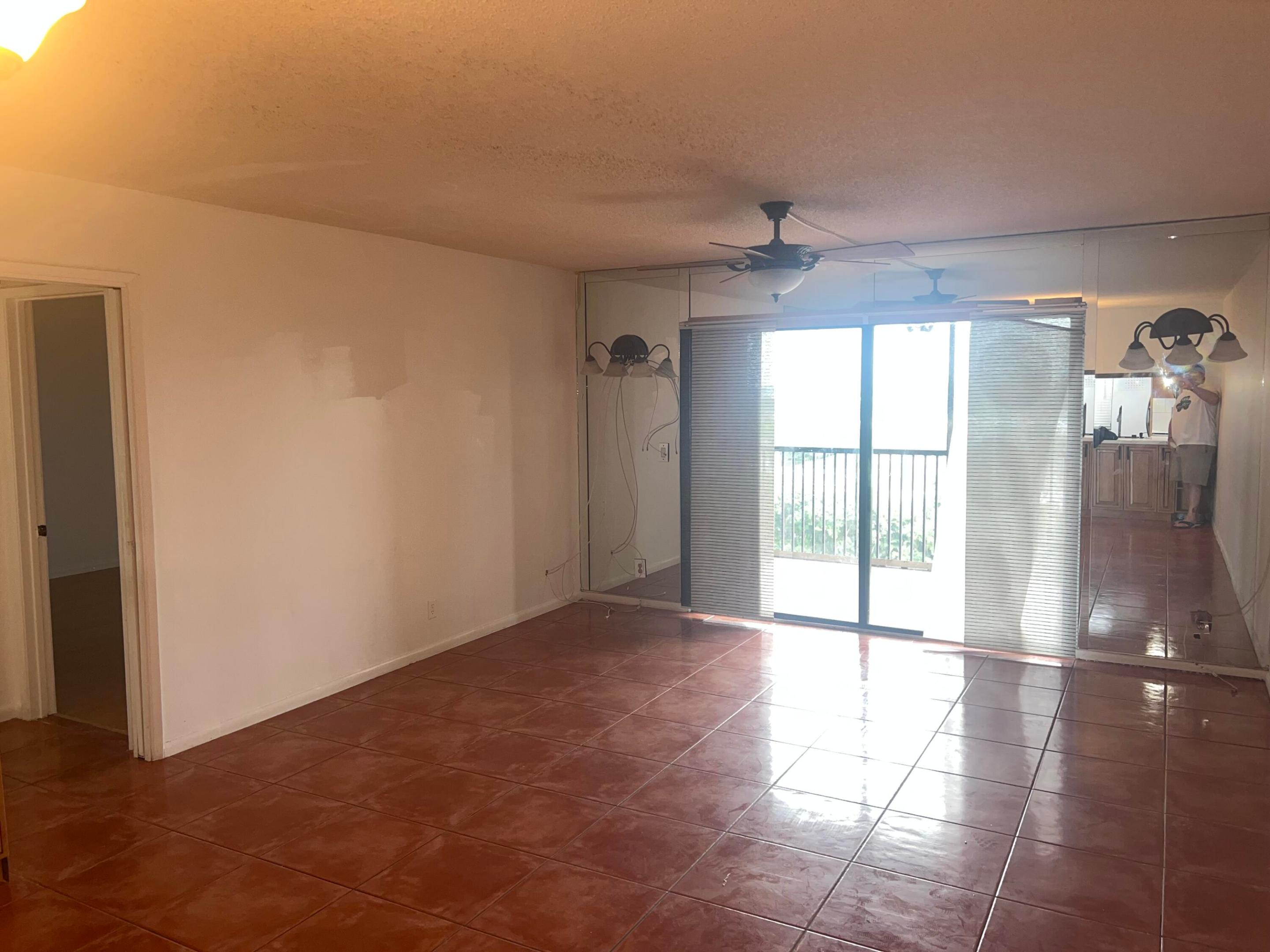 2202 S Cypress Bend Drive 801 Property Photo 6