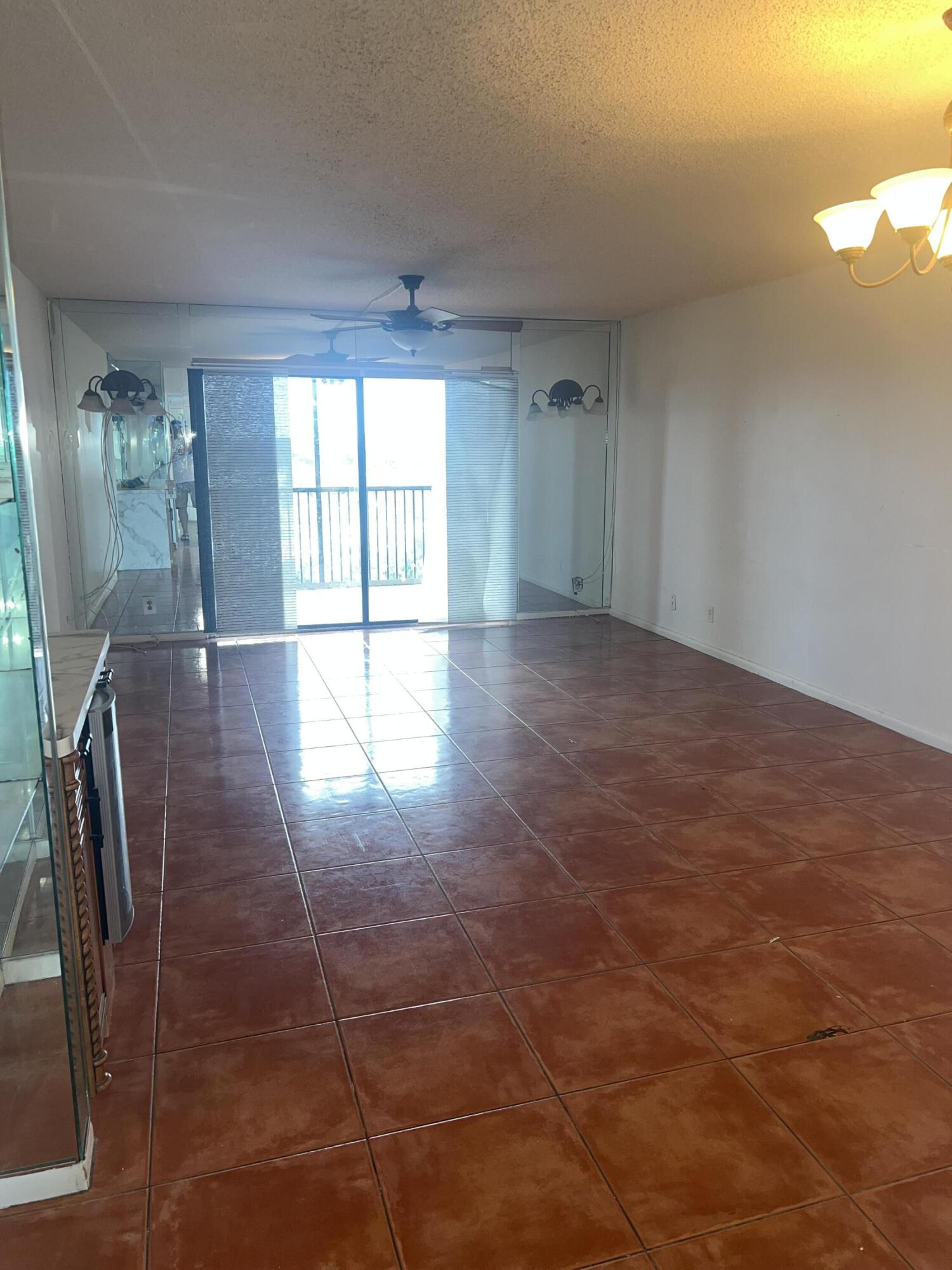 2202 S Cypress Bend Drive 801 Property Photo 7