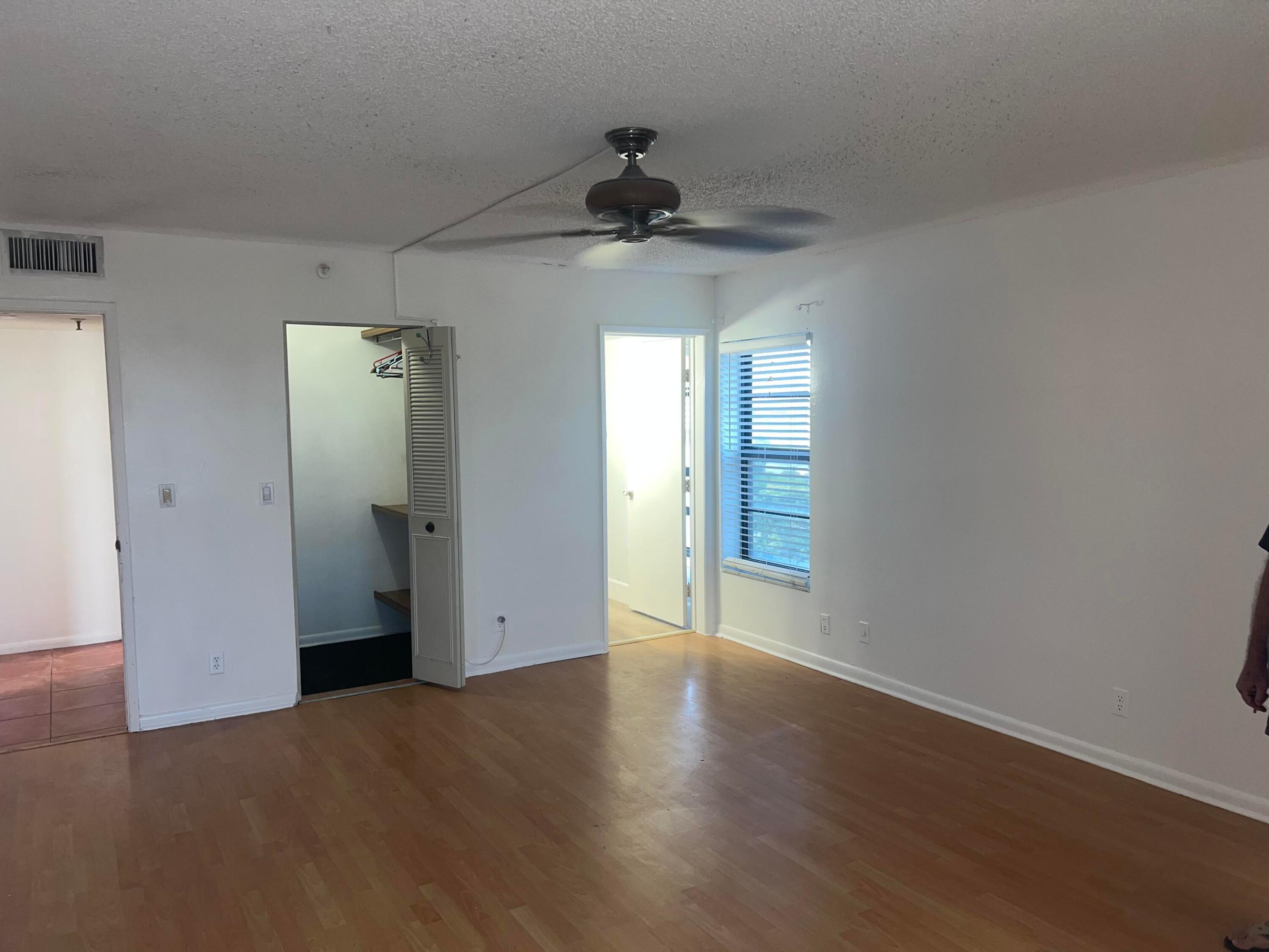 2202 S Cypress Bend Drive 801 Property Photo 10