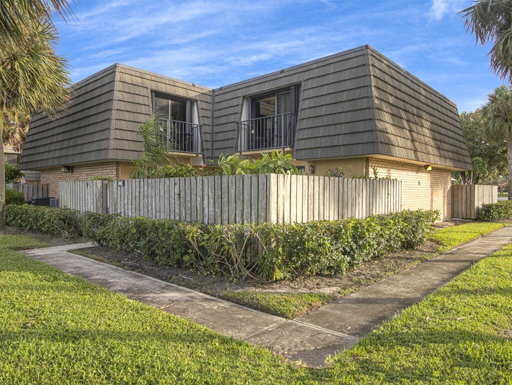1010 10TH Way Property Photo 1
