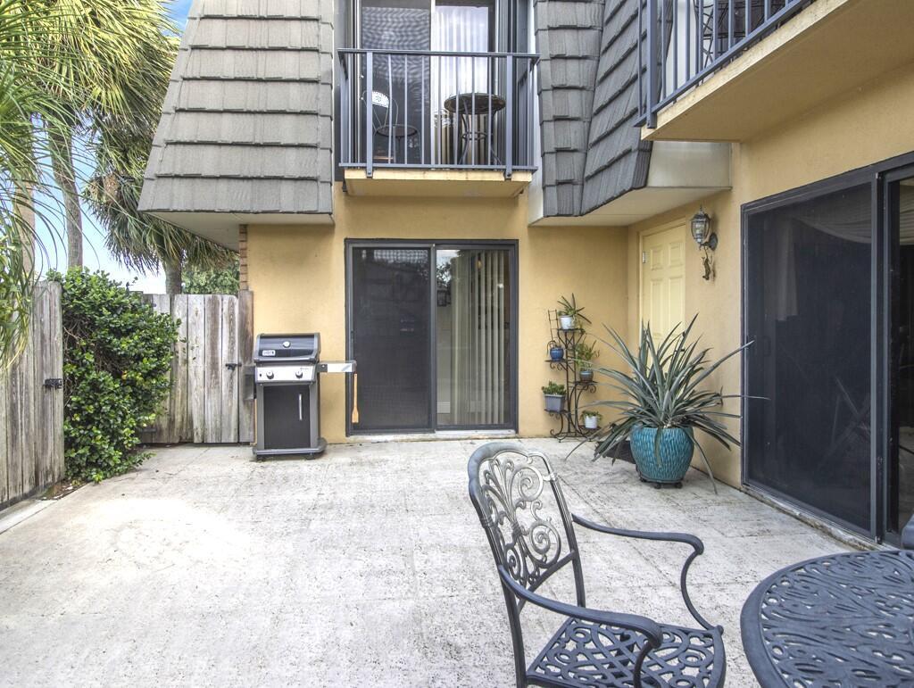 1010 10th Way Property Photo 2