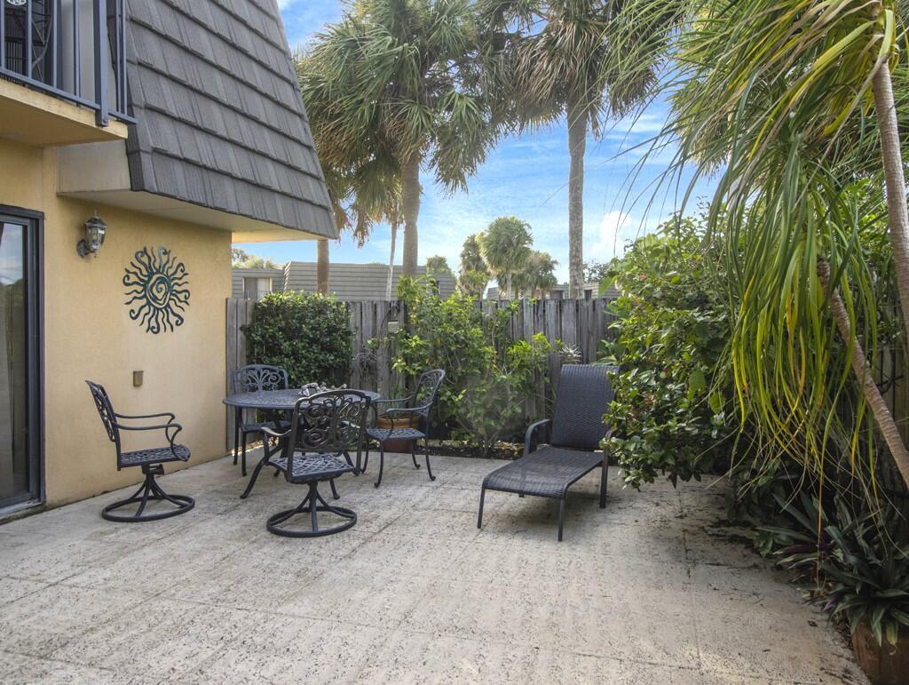 1010 10th Way Property Photo 3