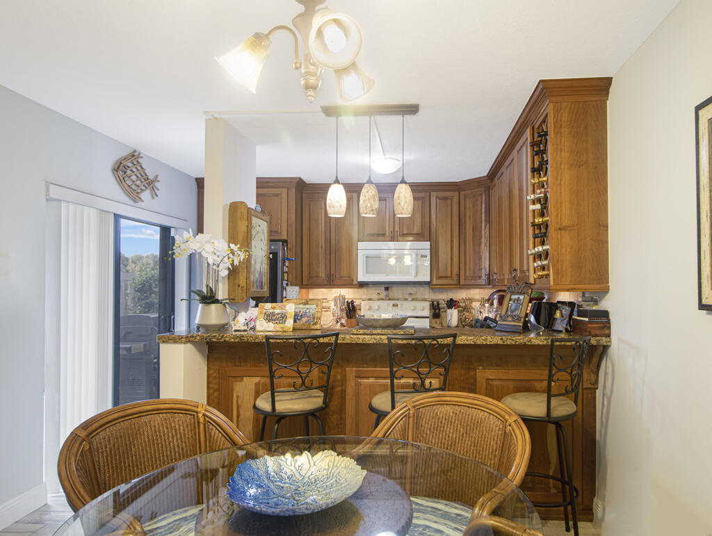 1010 10th Way Property Photo 7