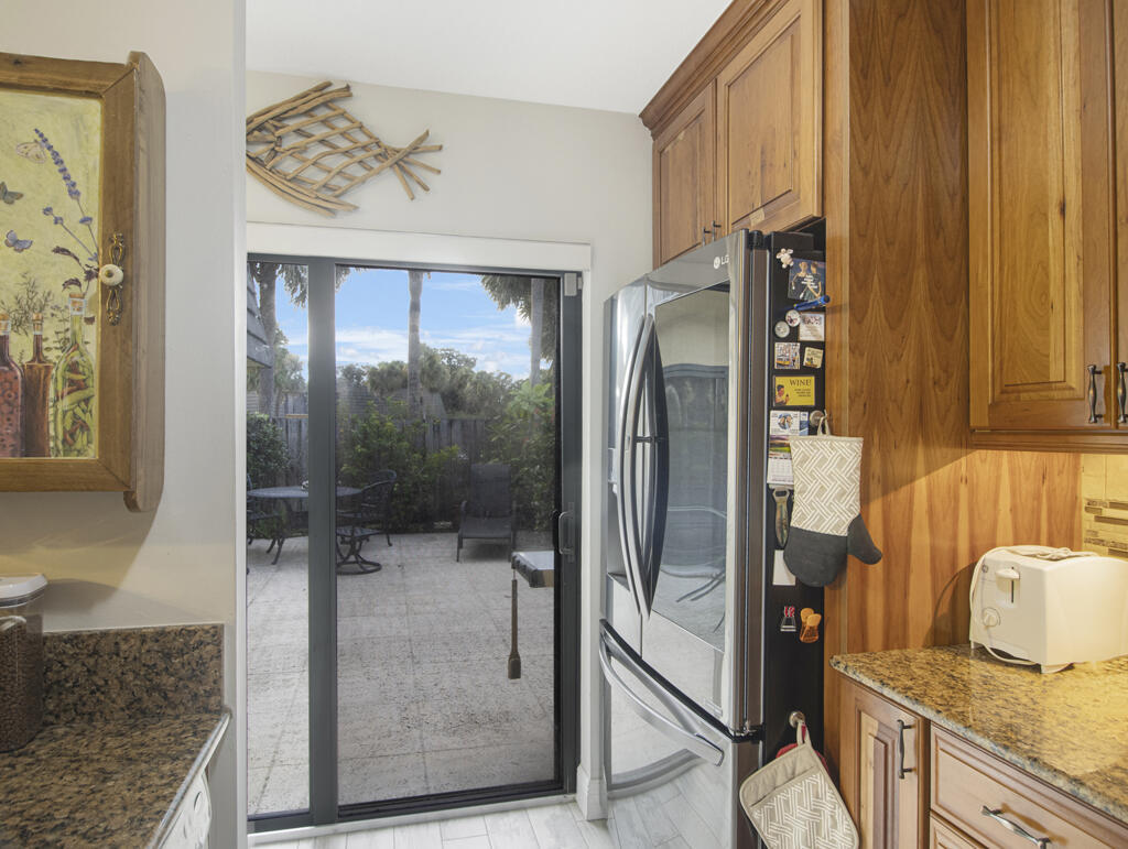 1010 10th Way Property Photo 8