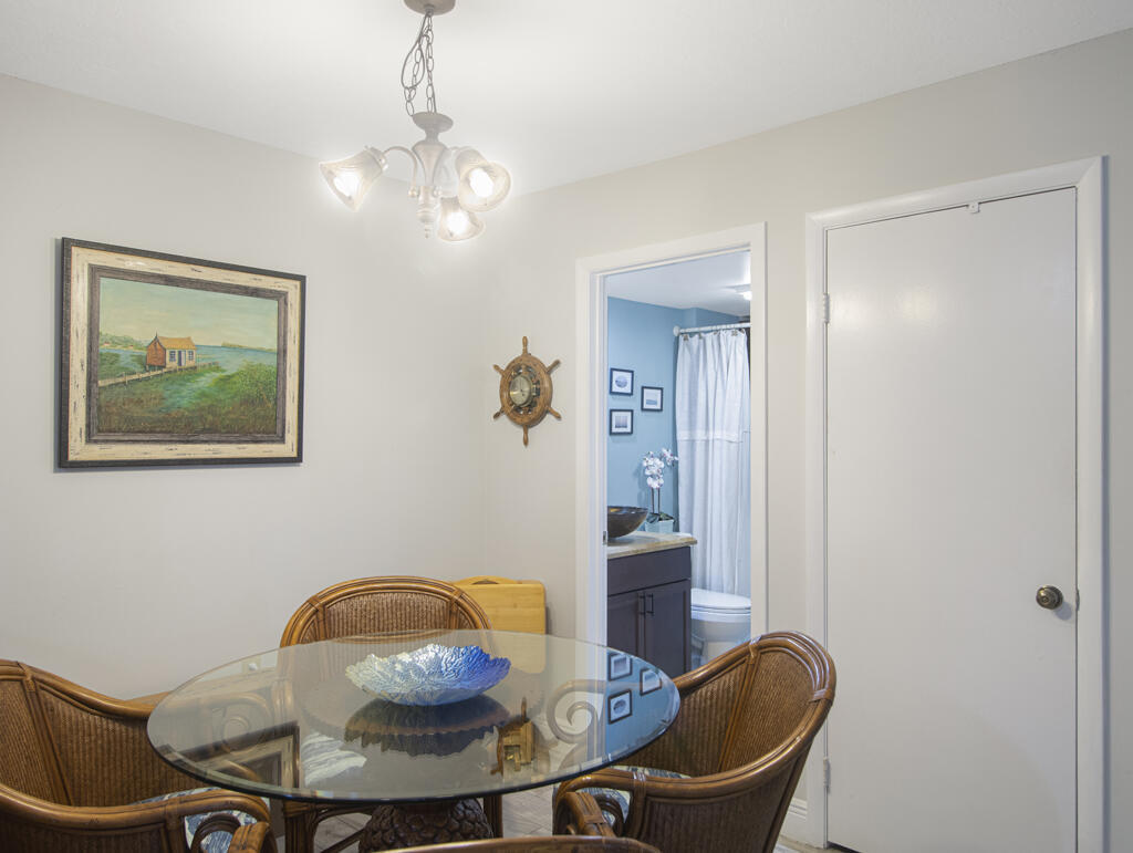 1010 10th Way Property Photo 9
