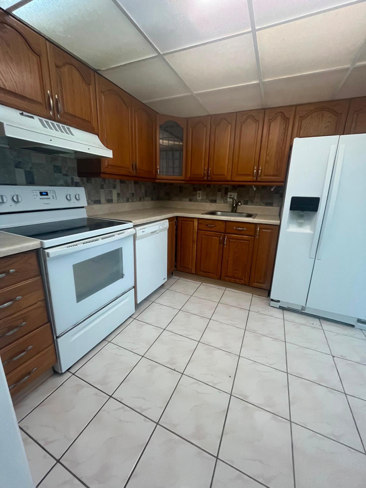 480 Executive Center Drive 2f Property Photo 3