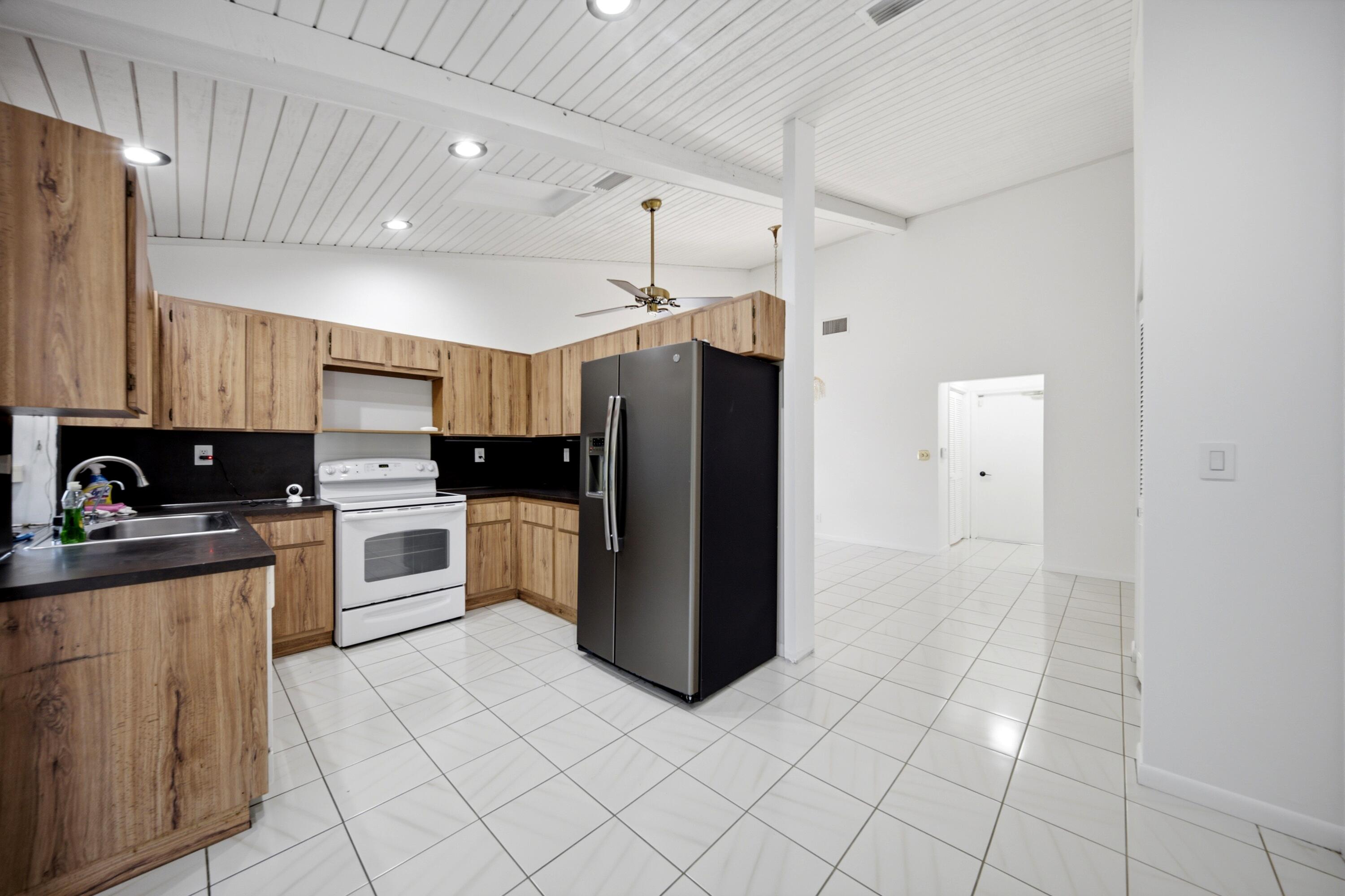 8114 Nutmeg Way Property Photo 7