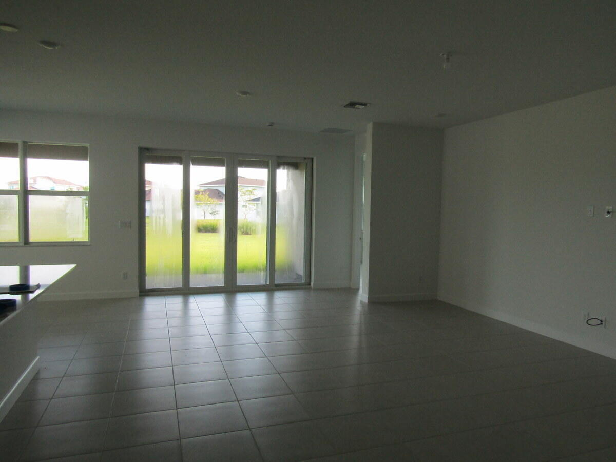 1689 Wandering Willow Way Property Photo 3