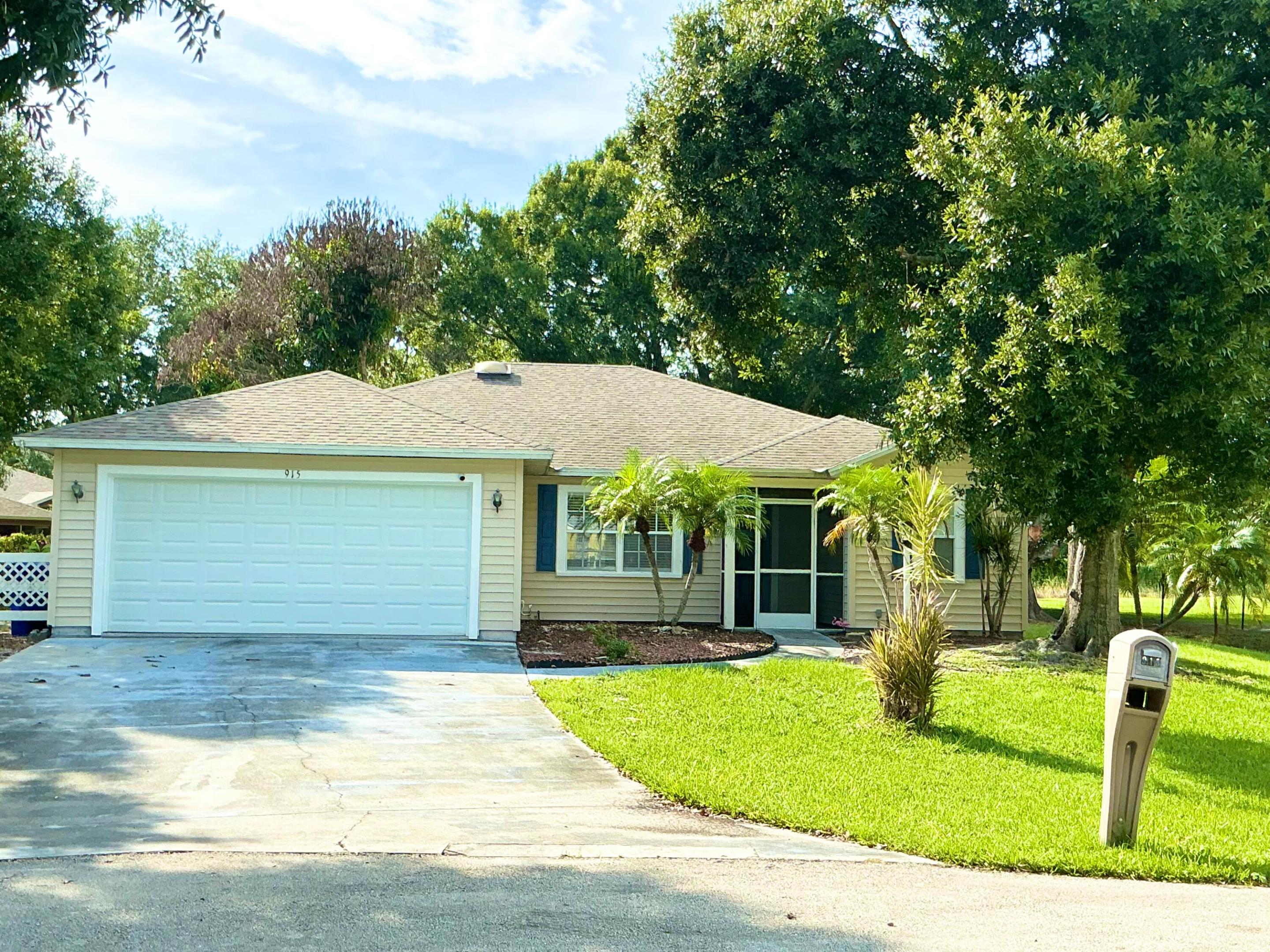 915 11th Terrace Property Photo 1