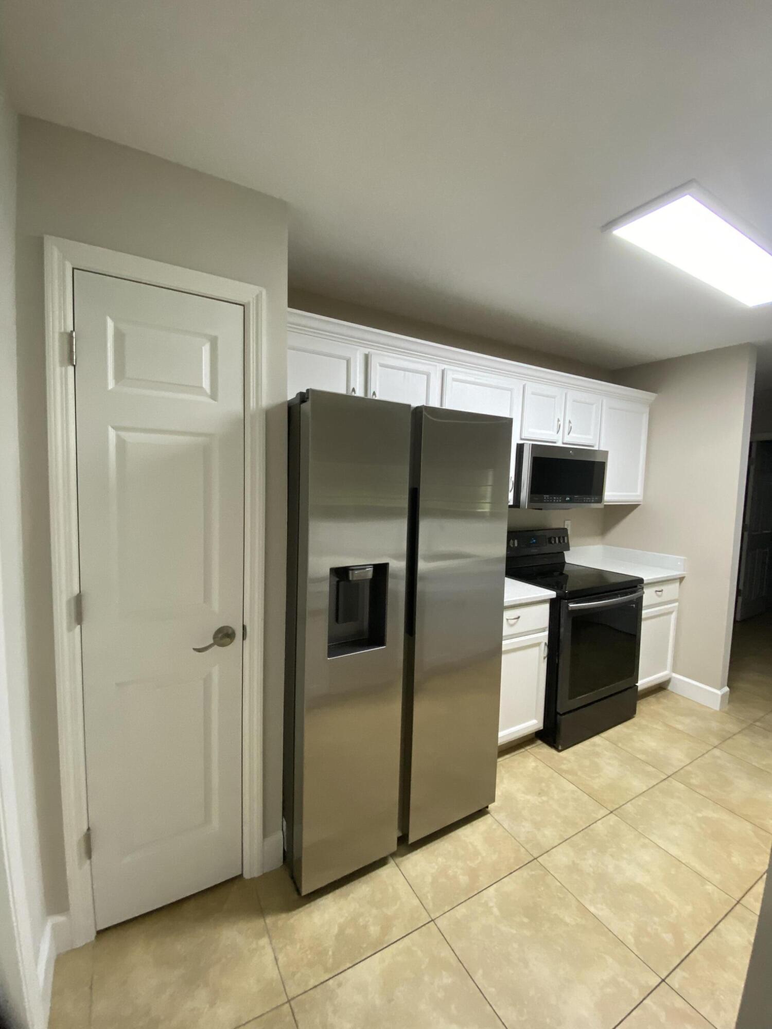 915 11th Terrace Property Photo 3