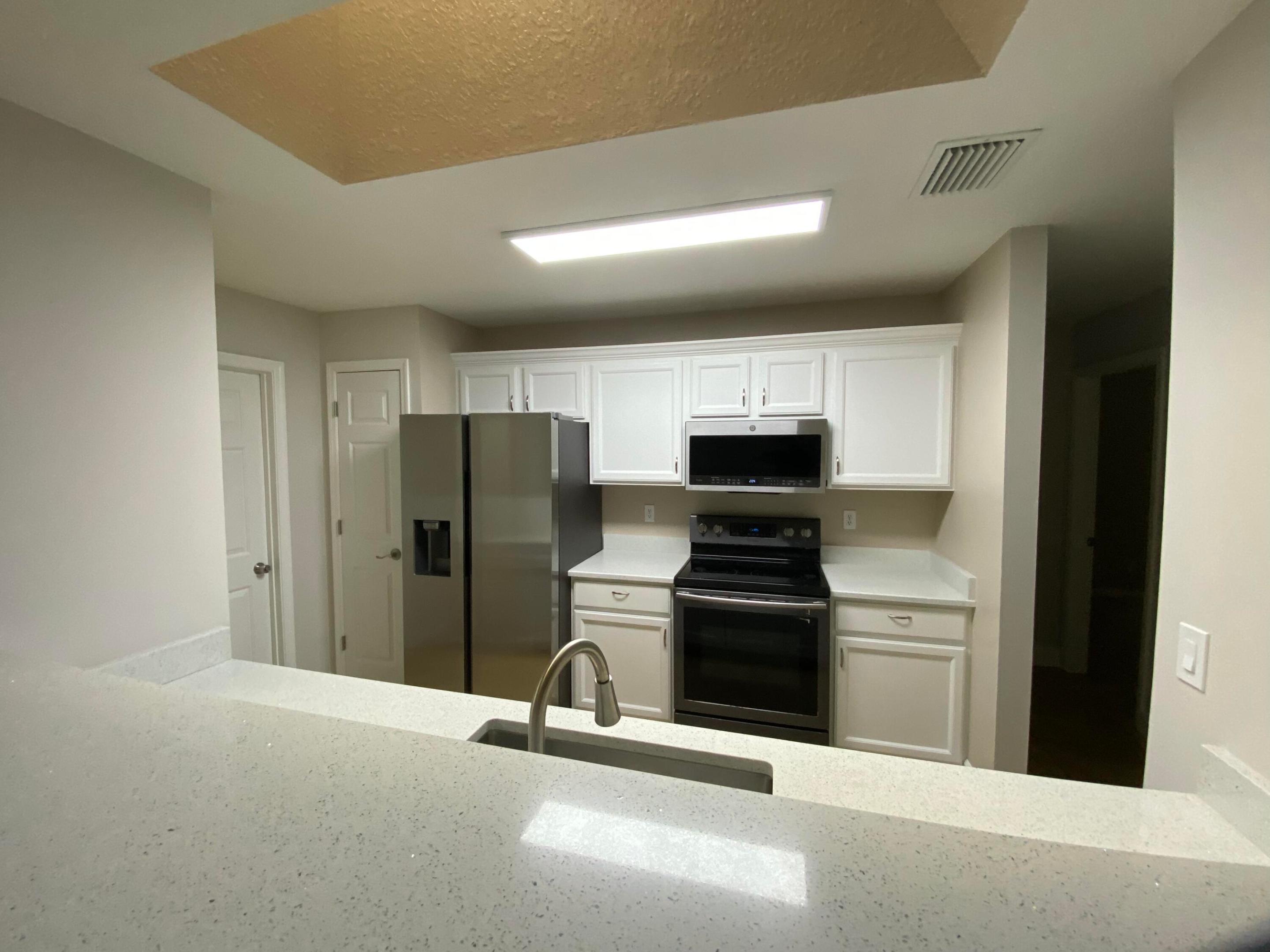 915 11th Terrace Property Photo 4