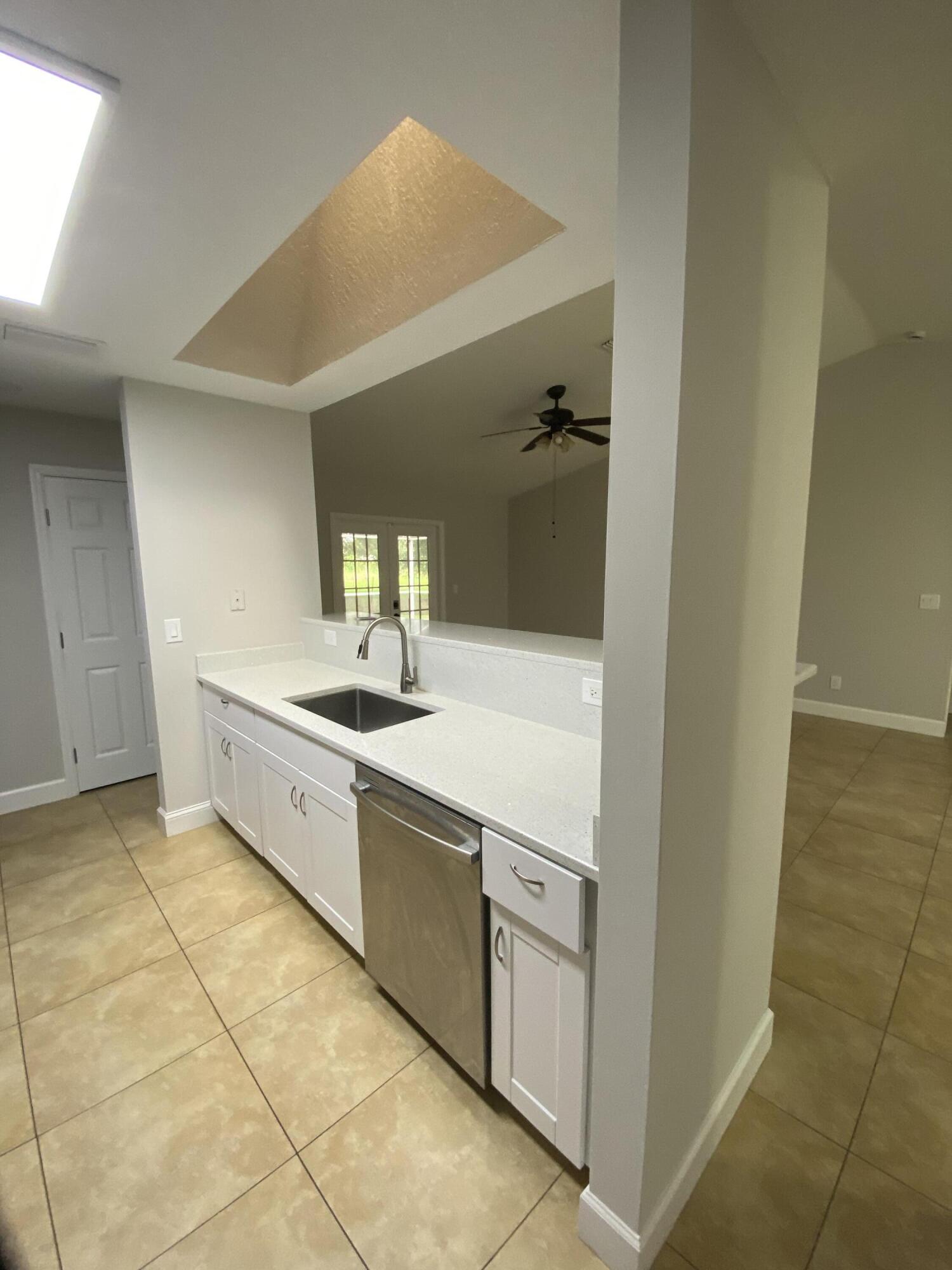 915 11th Terrace Property Photo 5