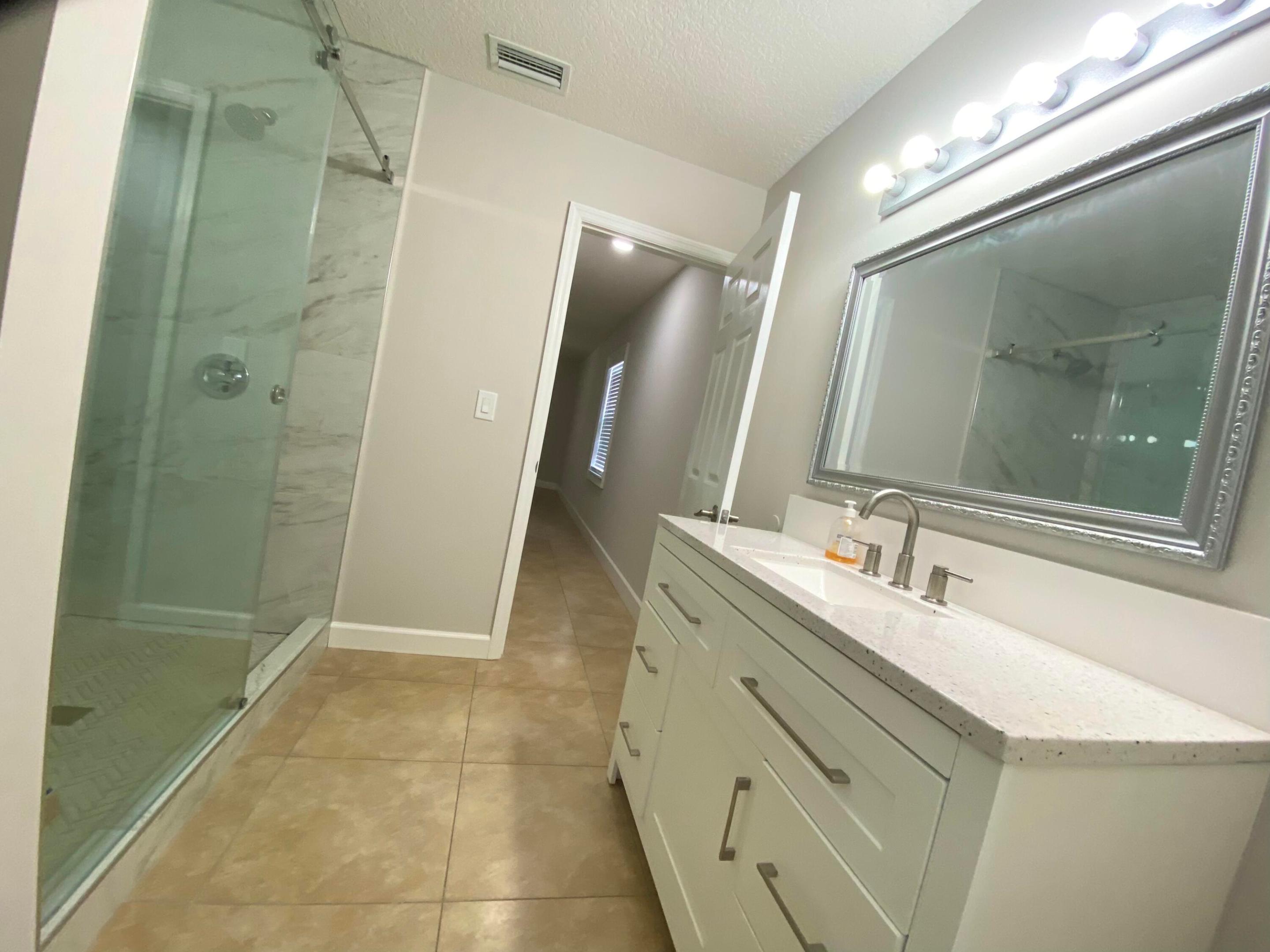915 11th Terrace Property Photo 6
