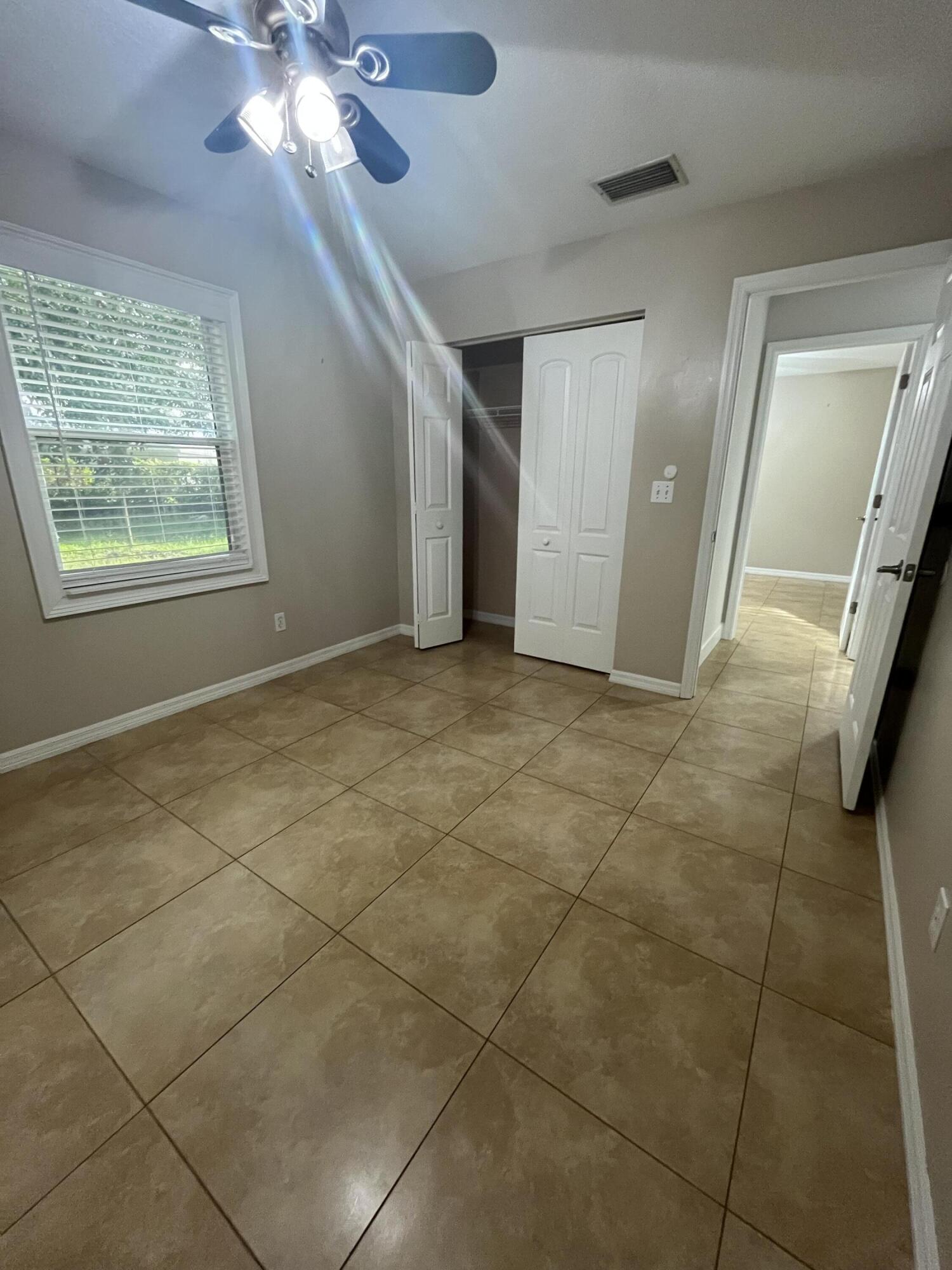 915 11th Terrace Property Photo 14
