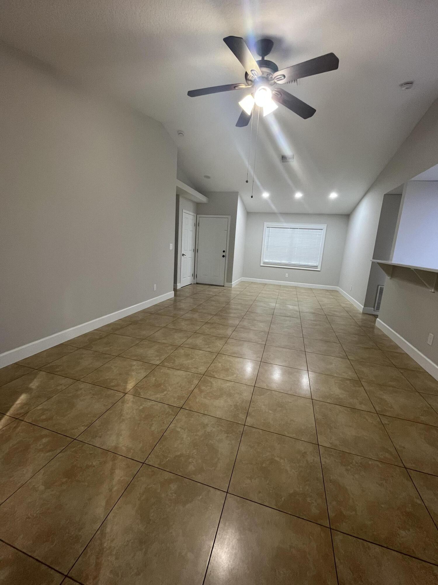 915 11th Terrace Property Photo 16