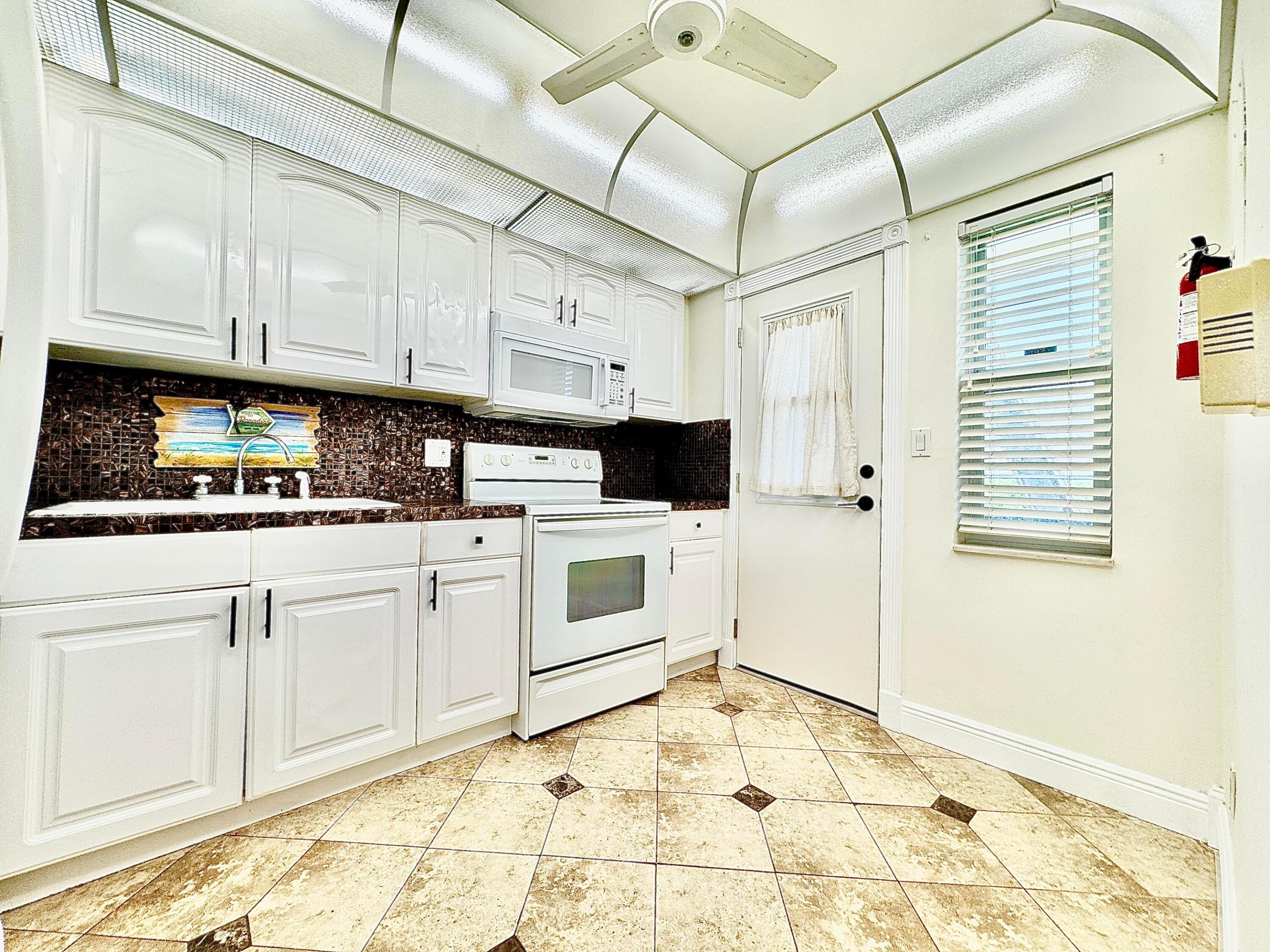 2871 N Ocean Boulevard C513 Property Photo 10