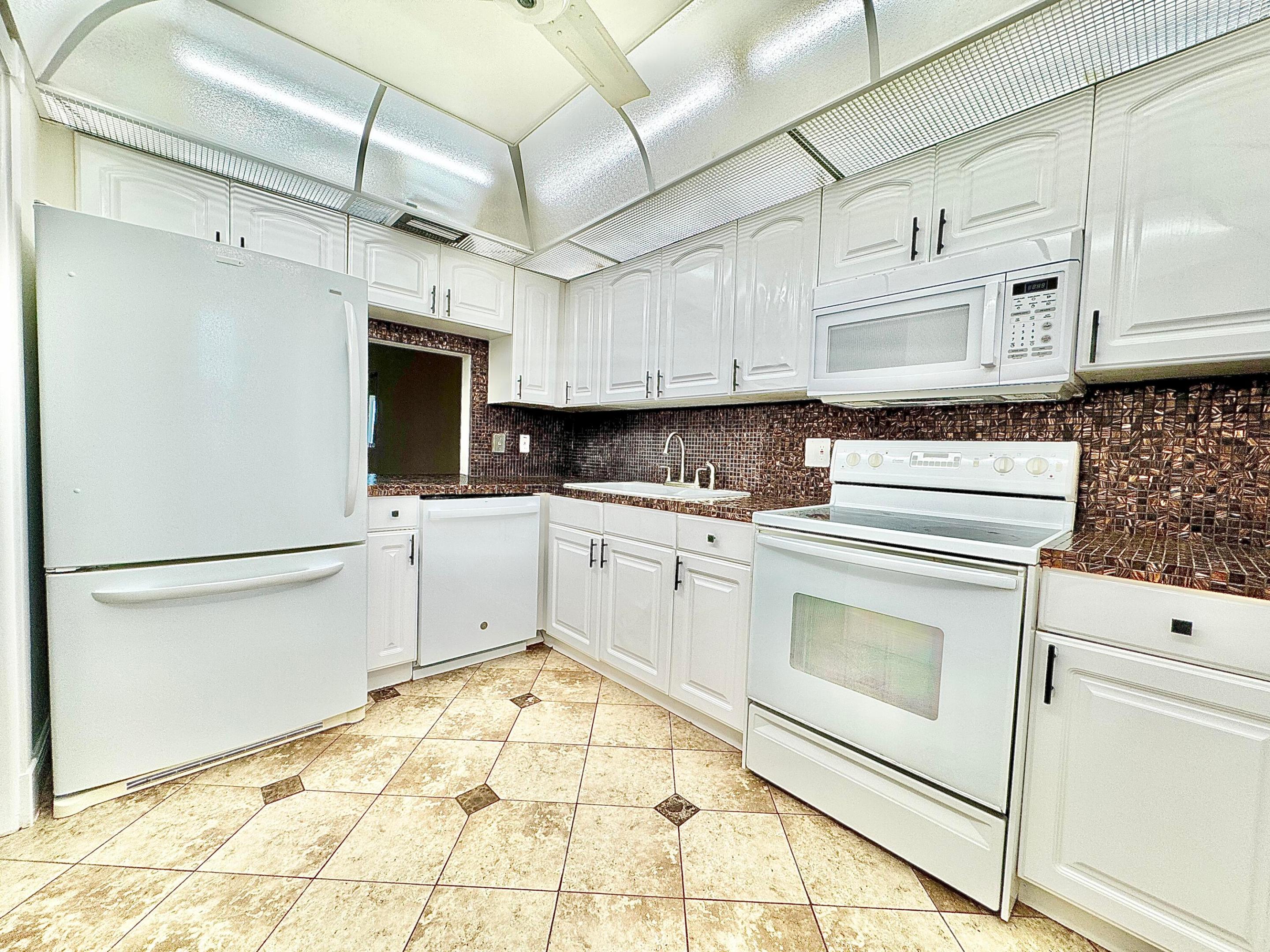 2871 N Ocean Boulevard C513 Property Photo 11