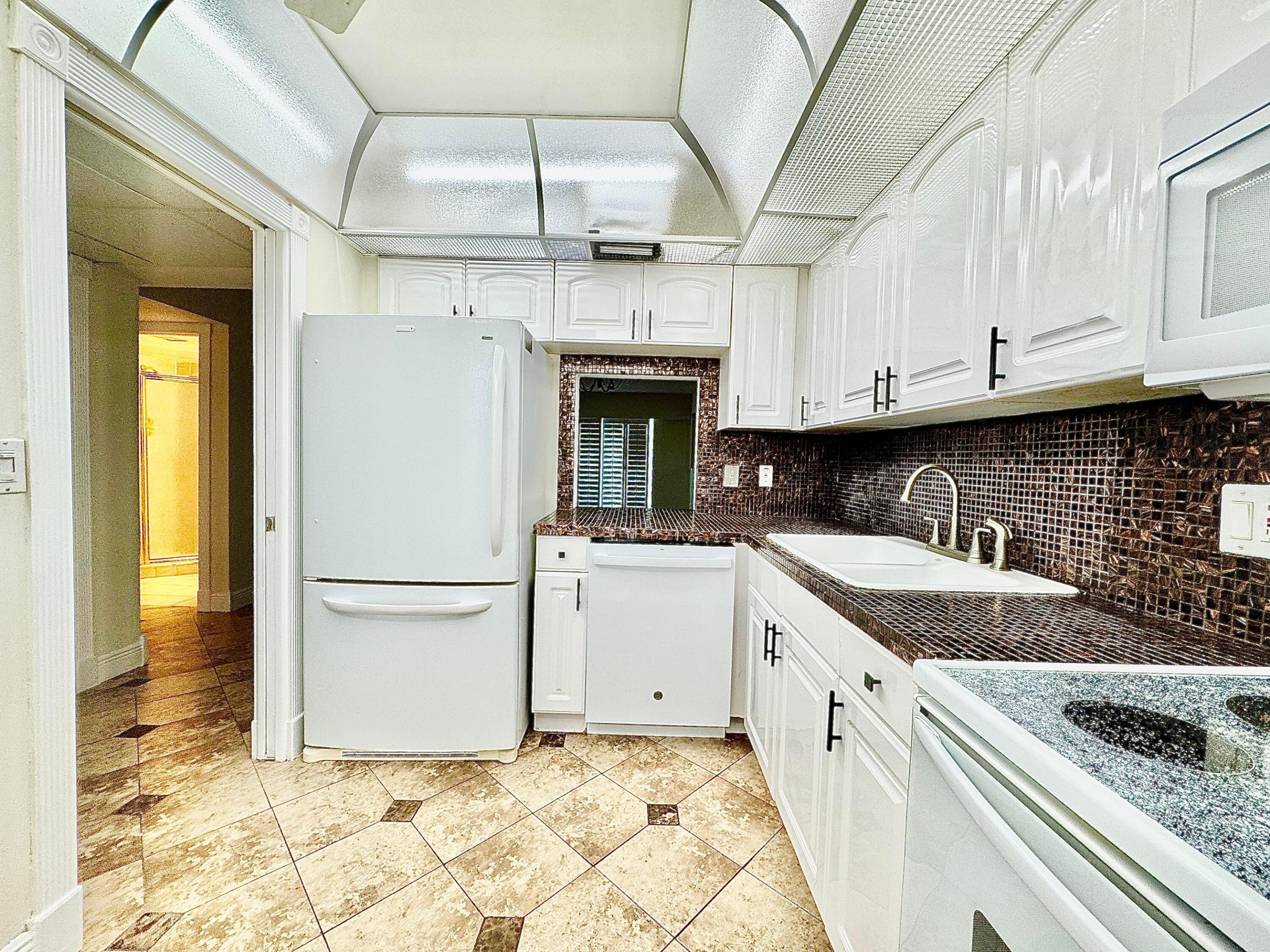 2871 N Ocean Boulevard C513 Property Photo 12