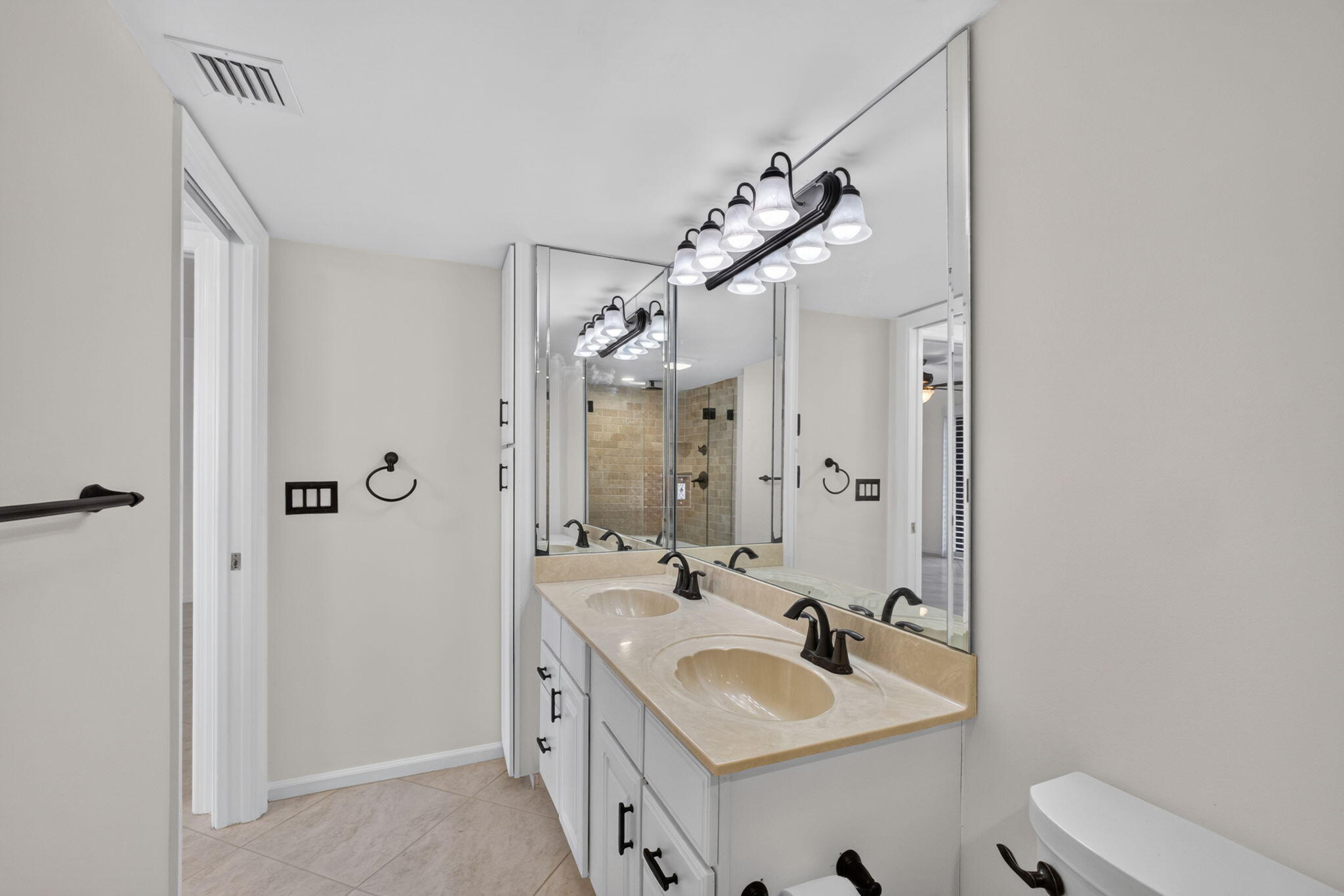 313 Lake Circle 311 Property Photo 22