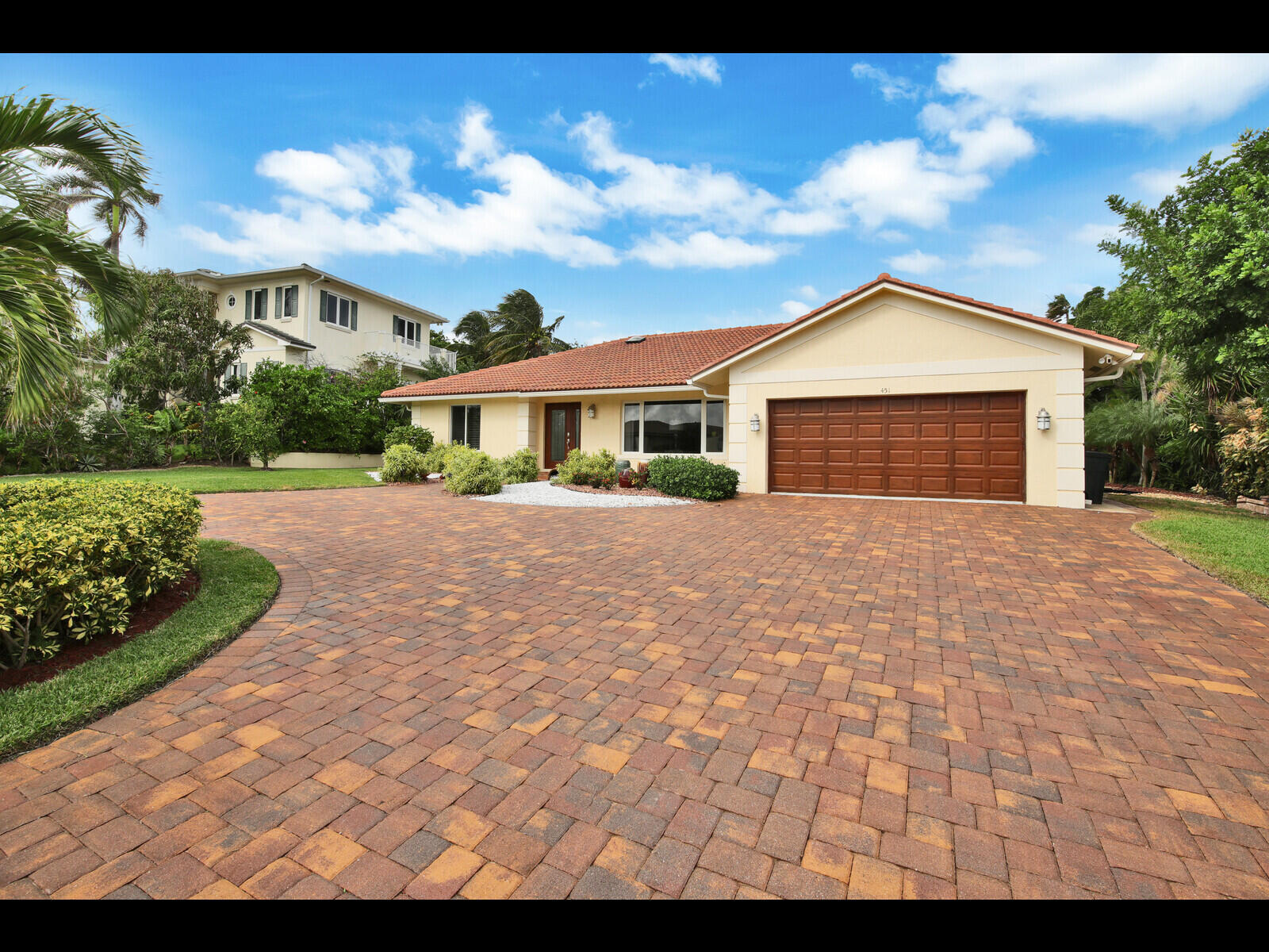 451 N LYRA Circle Property Photo 1
