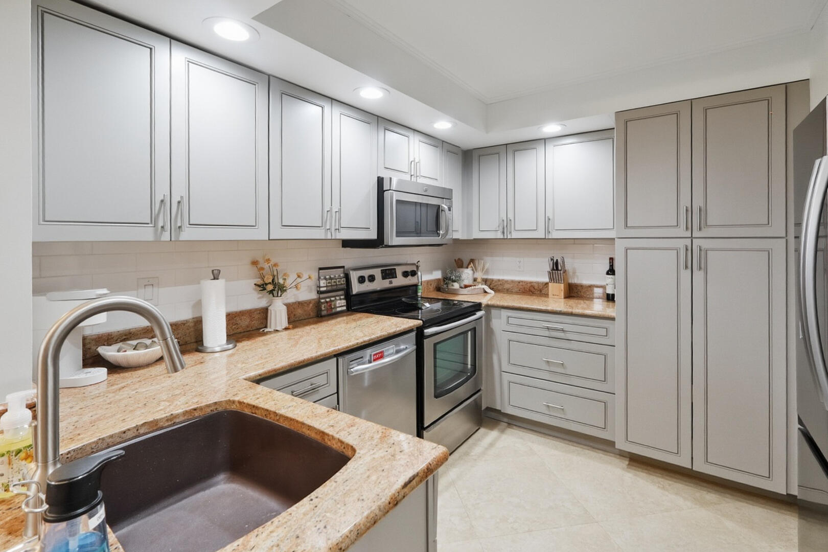 2800 N Ocean A-4a Property Photo 4