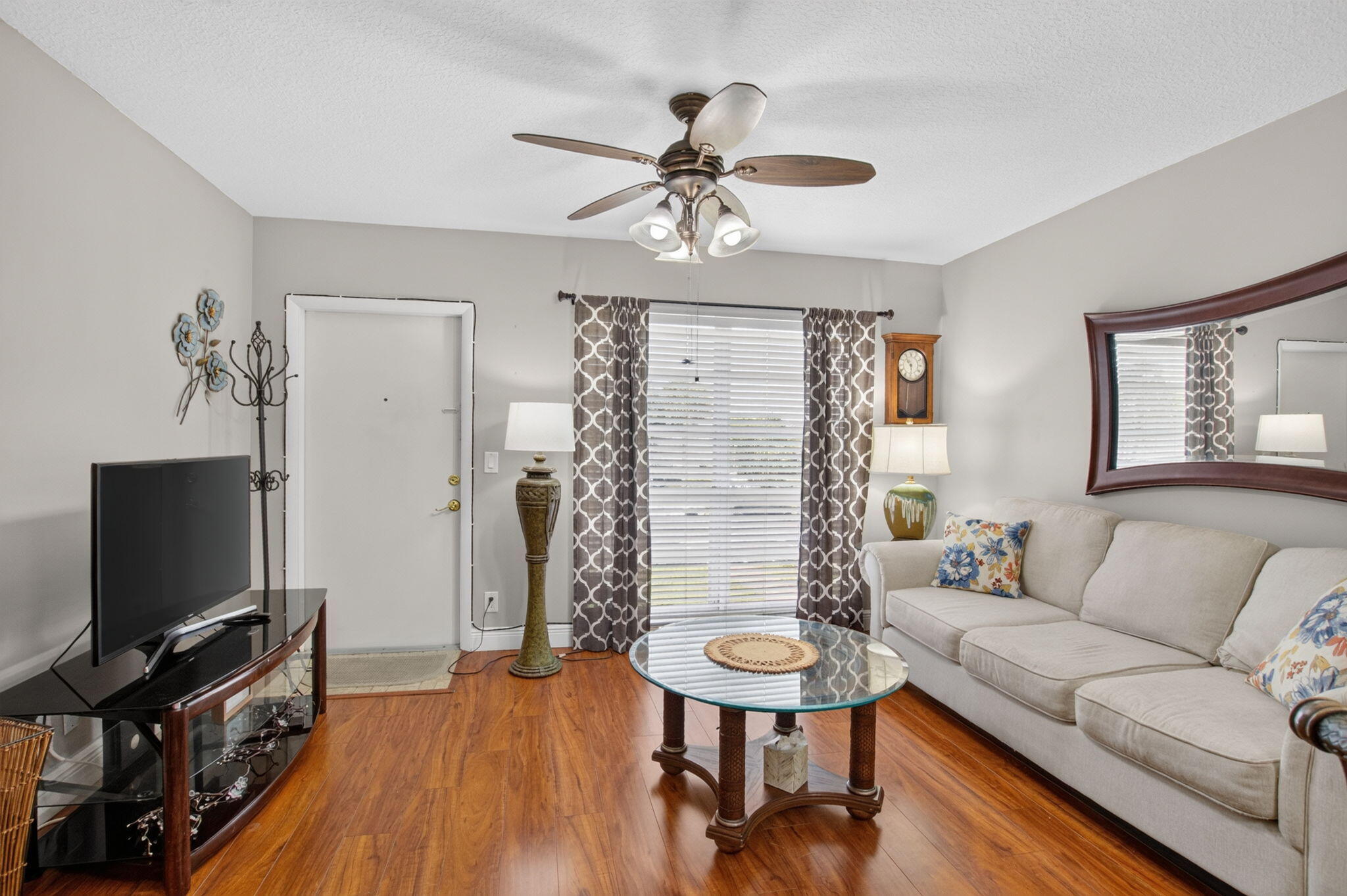 309 Circle Drive S Property Photo 3