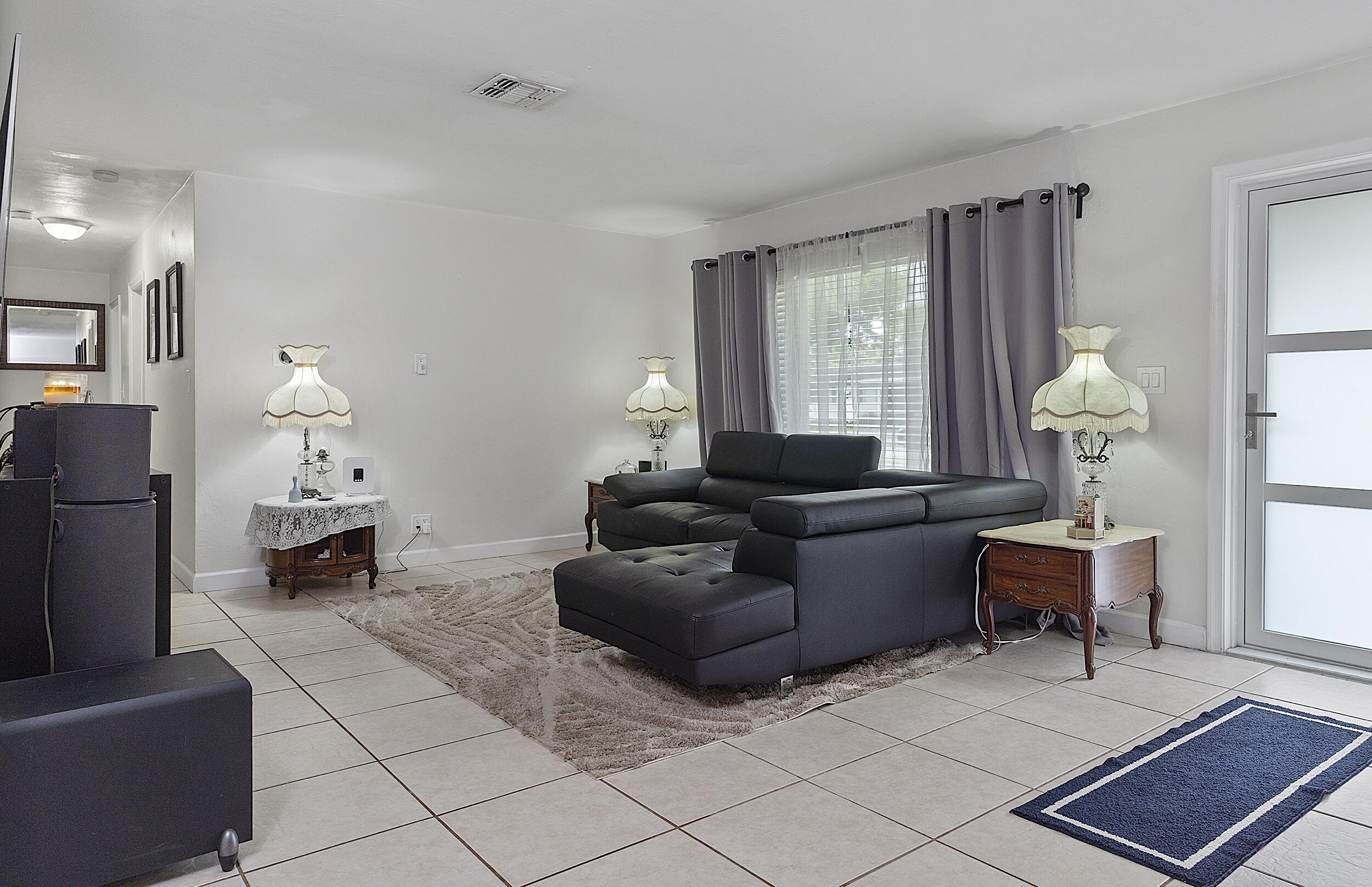 830 Sw 1st Avenue Property Photo 6