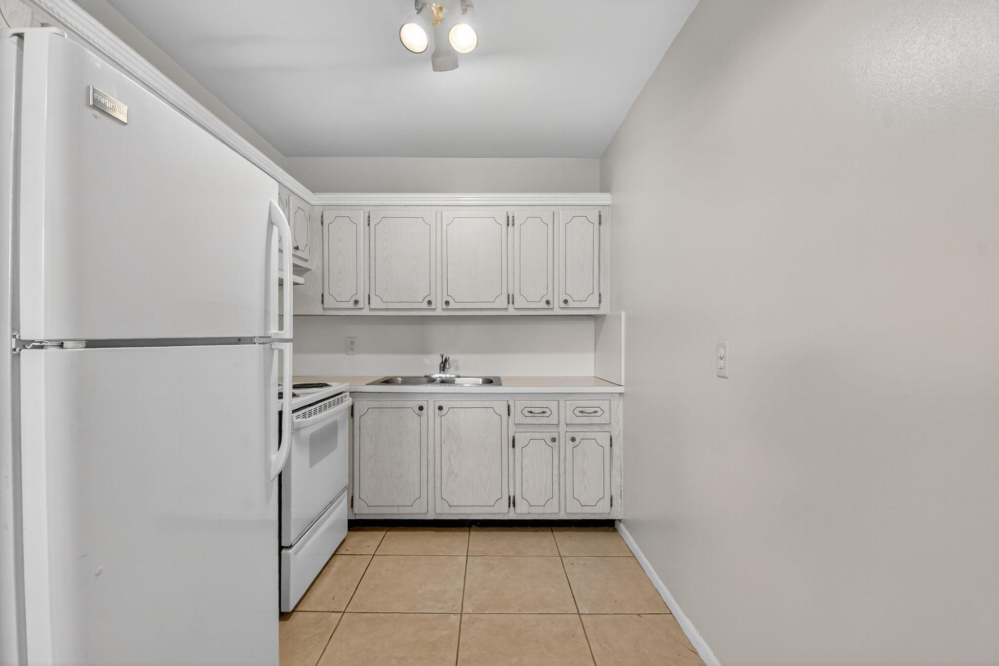 162 Easthampton G Property Photo 7