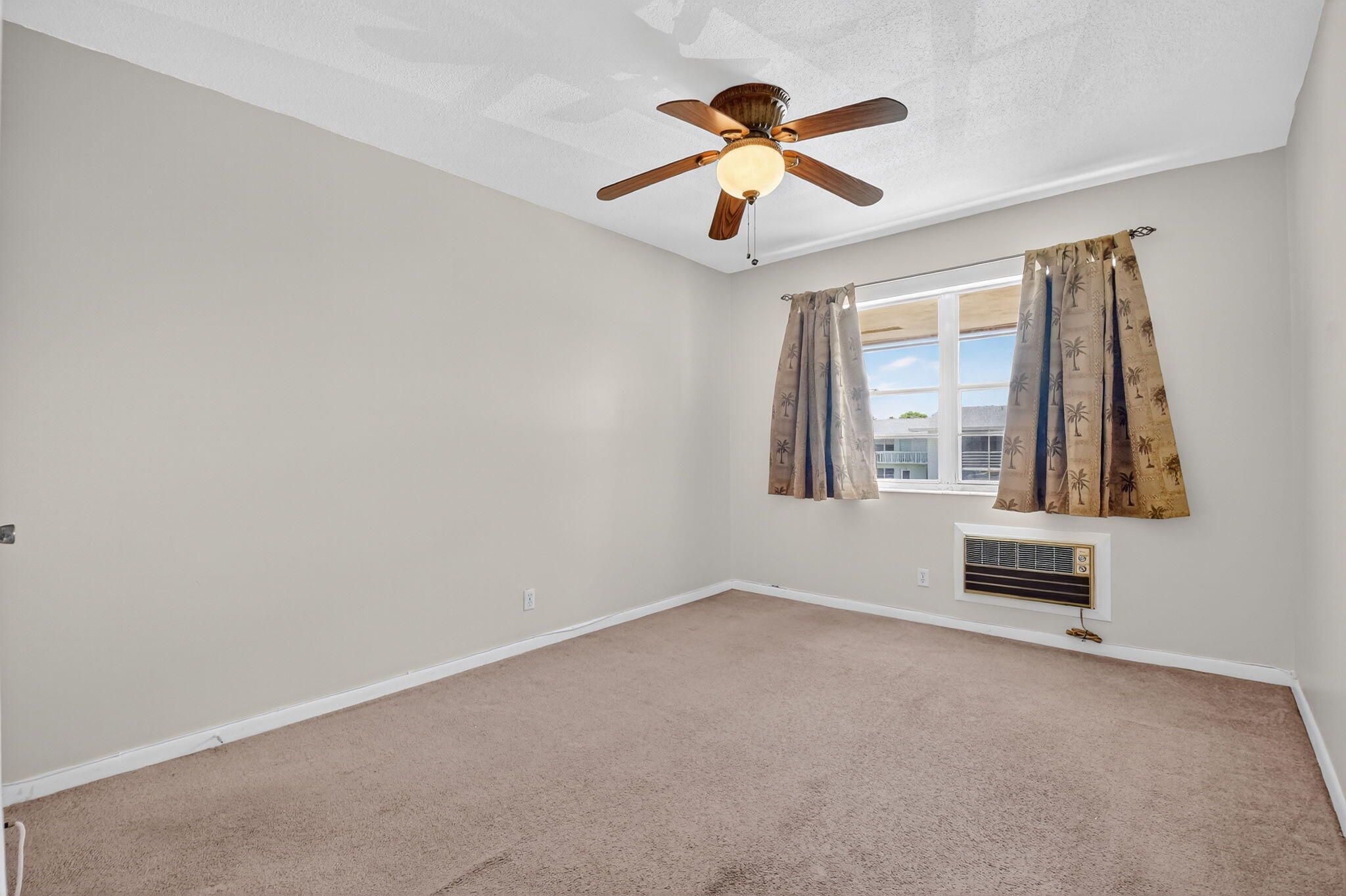 162 Easthampton G Property Photo 10