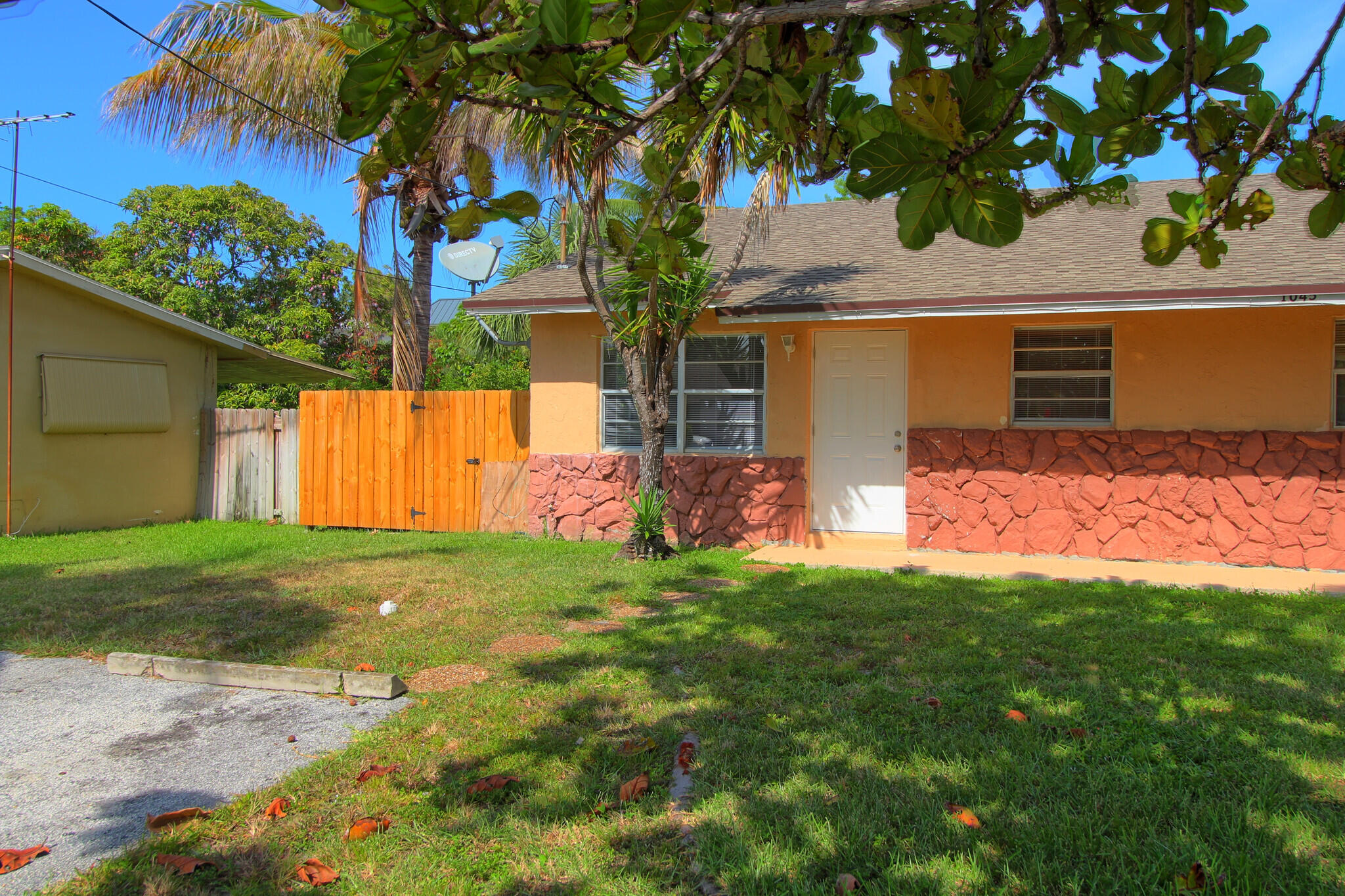 1045 Miami Boulevard A Property Photo 2