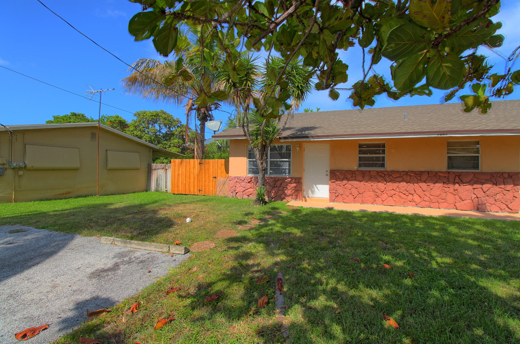 1045 Miami Boulevard A Property Photo 3