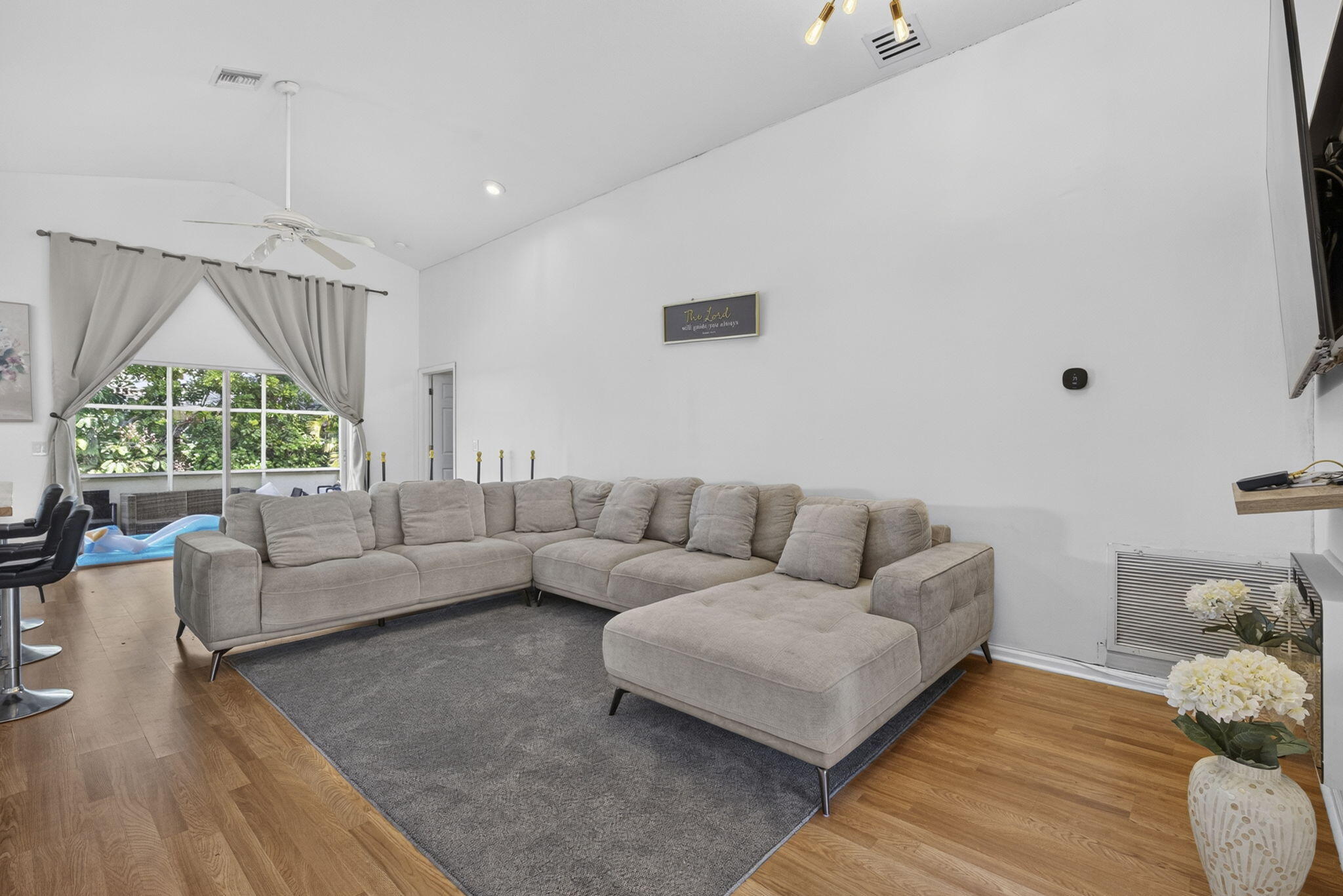 120 Paddock Lane Property Photo 18