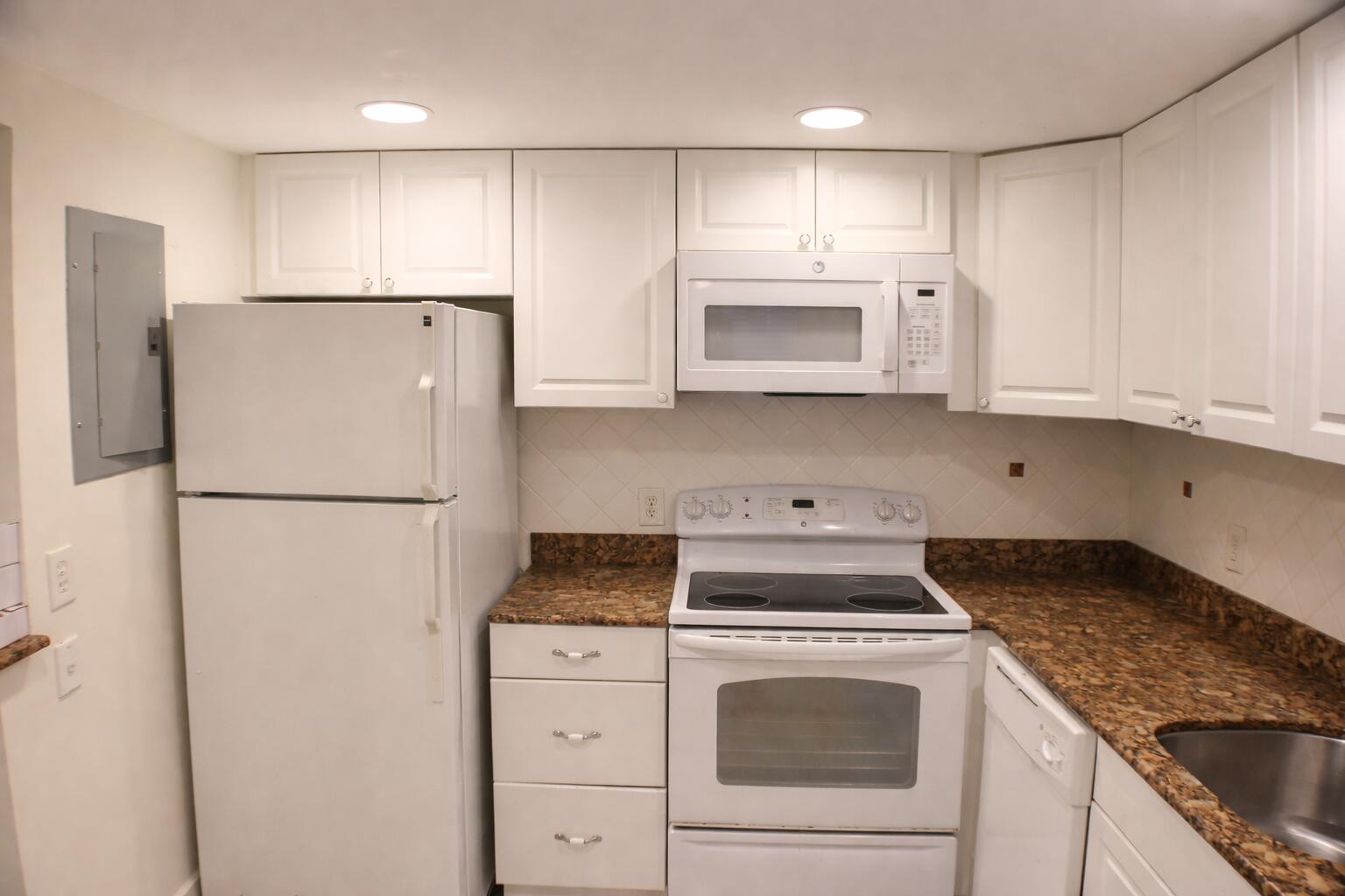 638 Saxony N Property Photo 10
