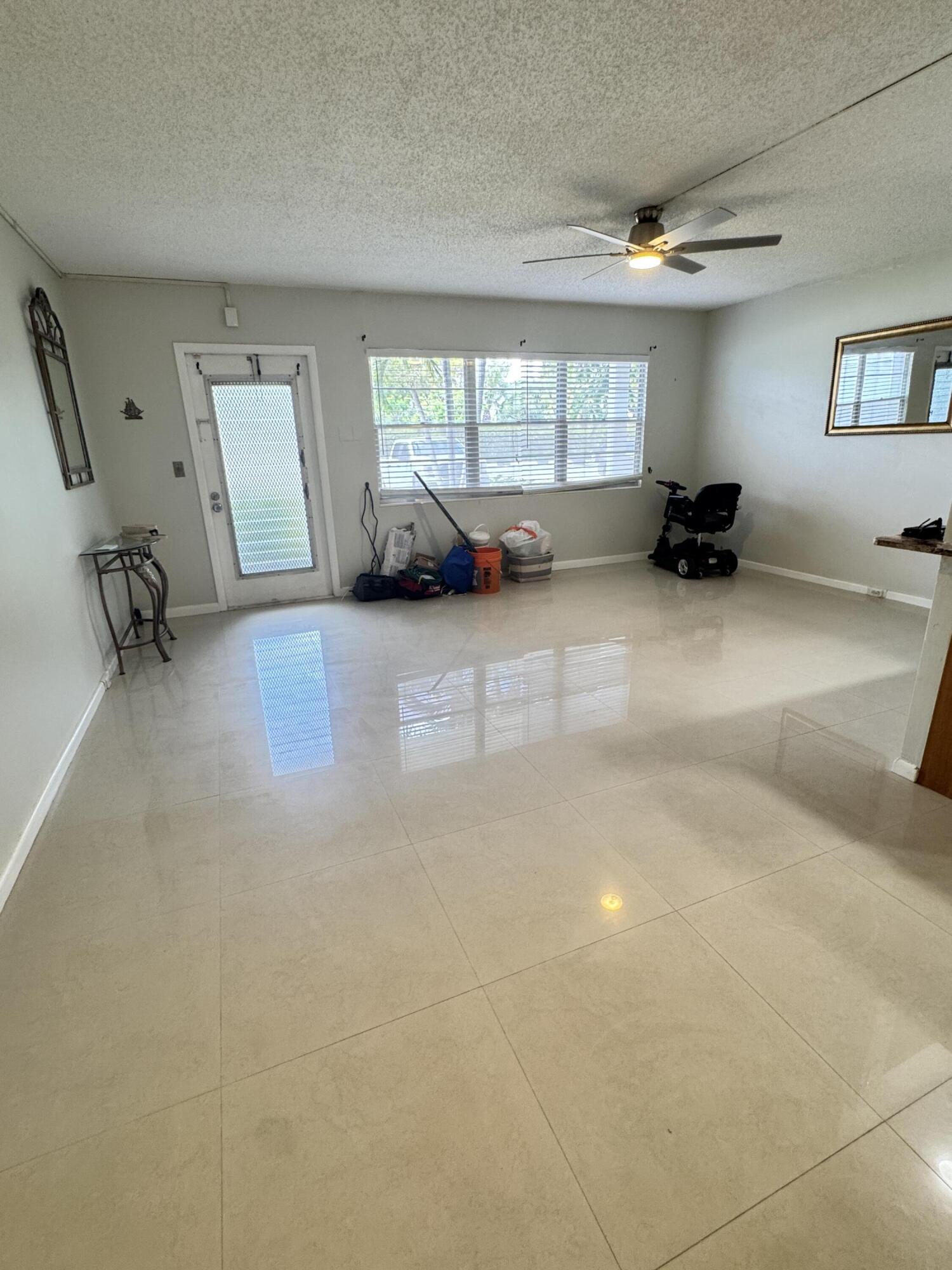 1036 Harwood D 1036 Property Photo 2