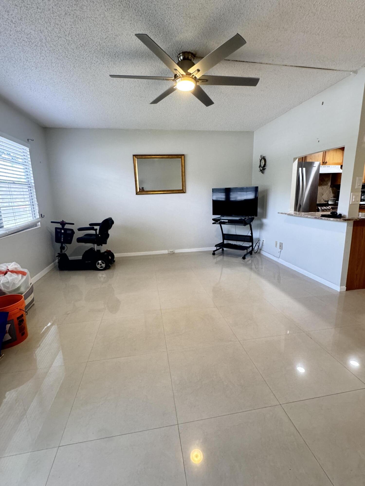 1036 Harwood D 1036 Property Photo 4